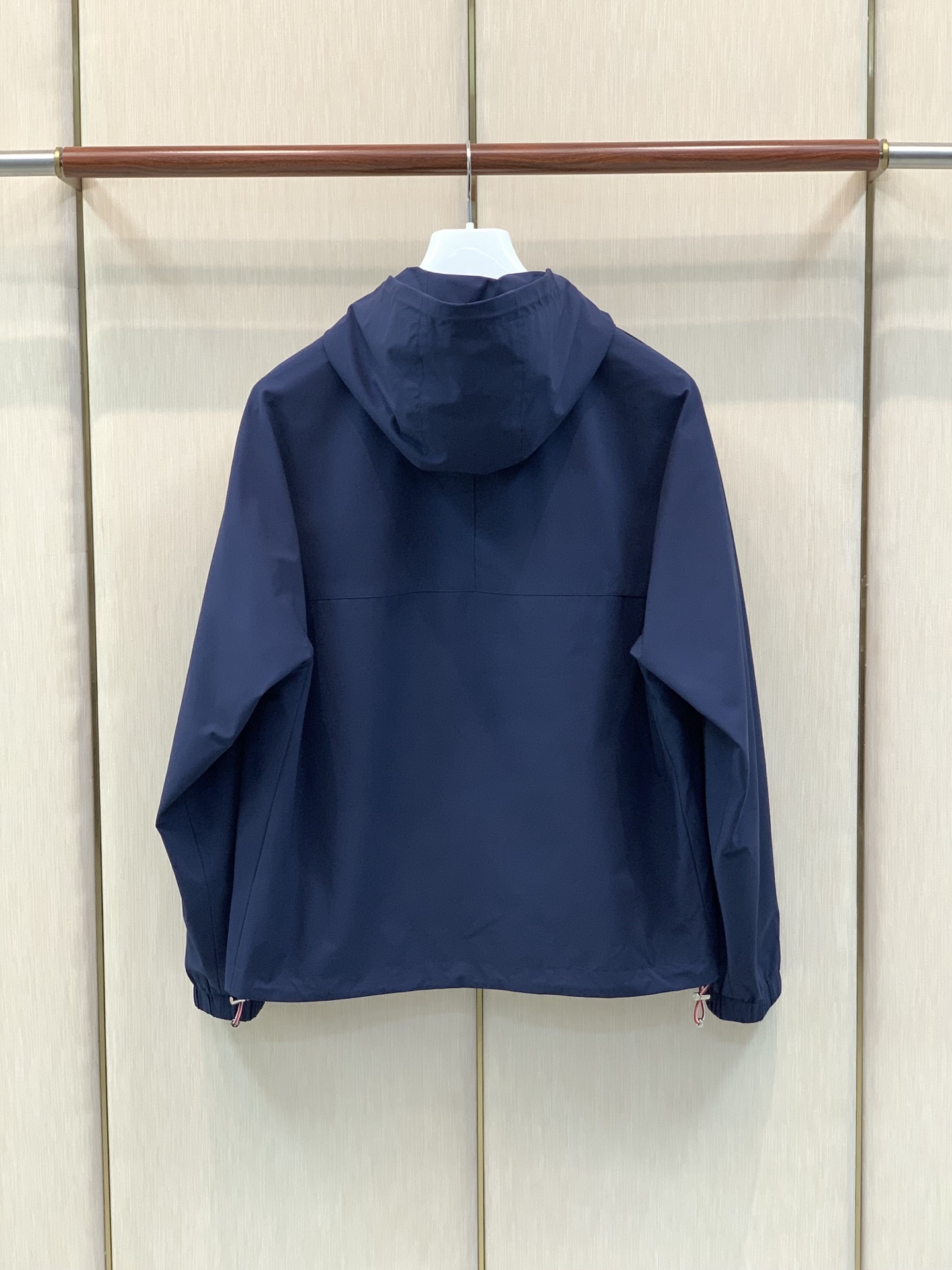 ，Moncler 蒙口，2026秋季最新品，专柜同步有售，原单狠货，时尚休闲连帽外套，上身舒适！吸睛而有亮点，采用进口原