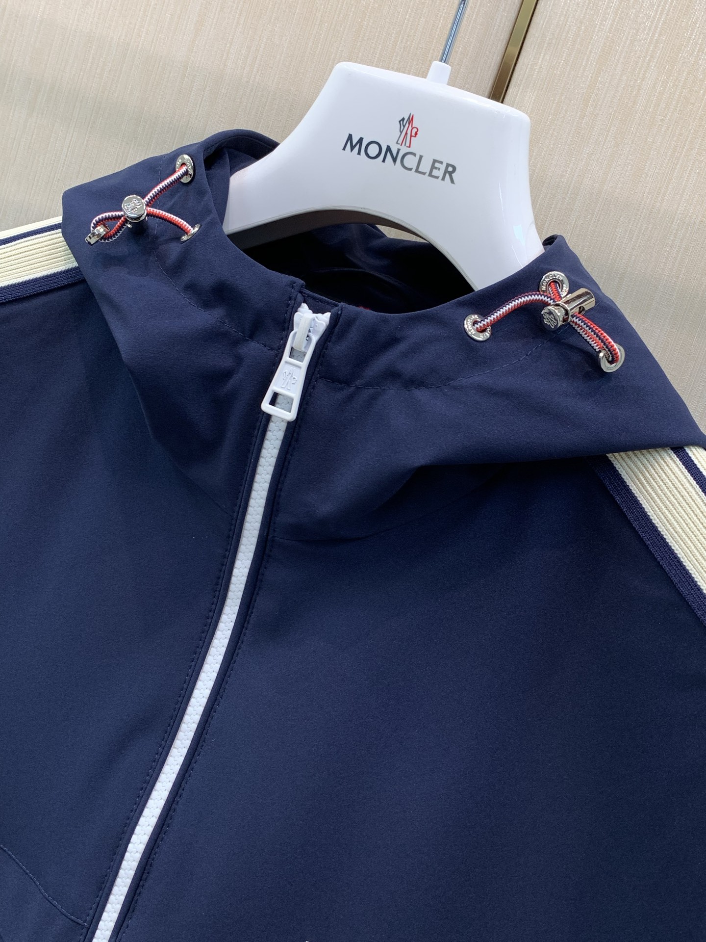 ，Moncler 蒙口，2026秋季最新品，专柜同步有售，原单狠货，时尚休闲连帽外套，上身舒适！吸睛而有亮点，采用进口原