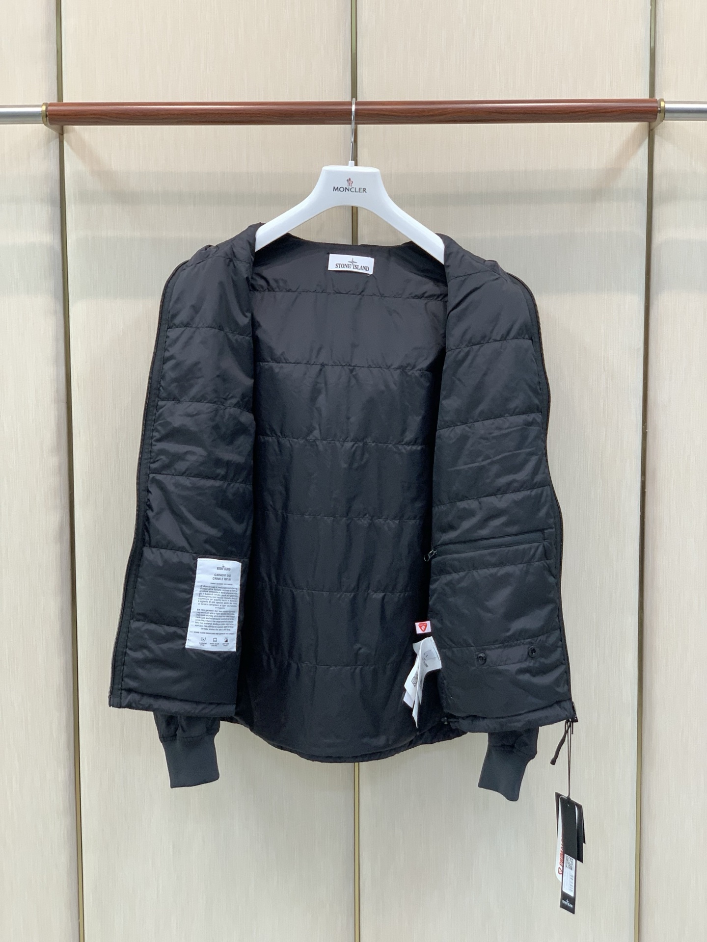 ，Stone Island 石头岛，2026冬季最新款，专柜同步有售，原单狠货，爆款时尚休闲连帽棉外套，进口原版面料，独