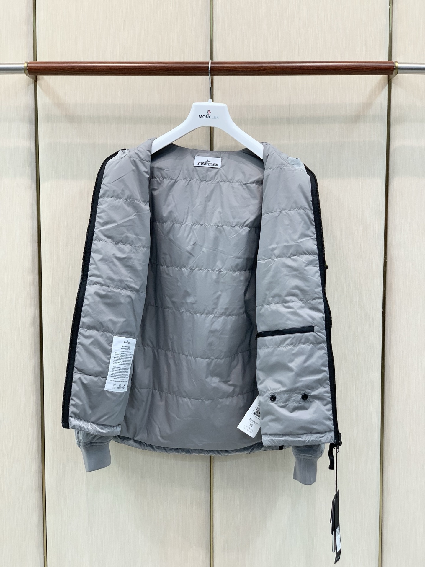 ，Stone Island 石头岛，2026冬季最新款，专柜同步有售，原单狠货，爆款时尚休闲连帽棉外套，进口原版面料，独