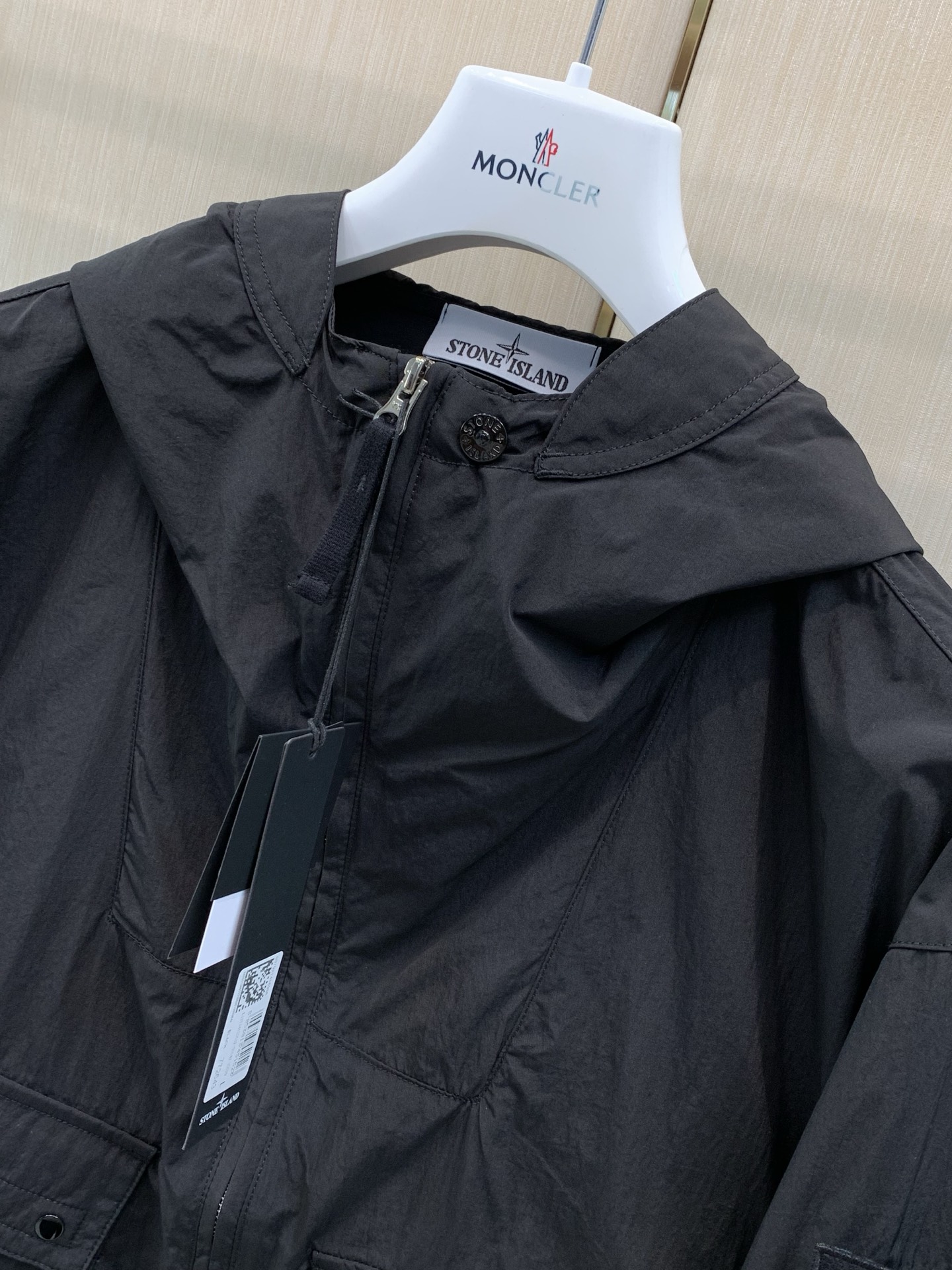 ，Stone Island 石头岛，2026早秋最新款，专柜同步有售，原单狠货，爆款时尚休闲连帽外套，进口原版面料，独特