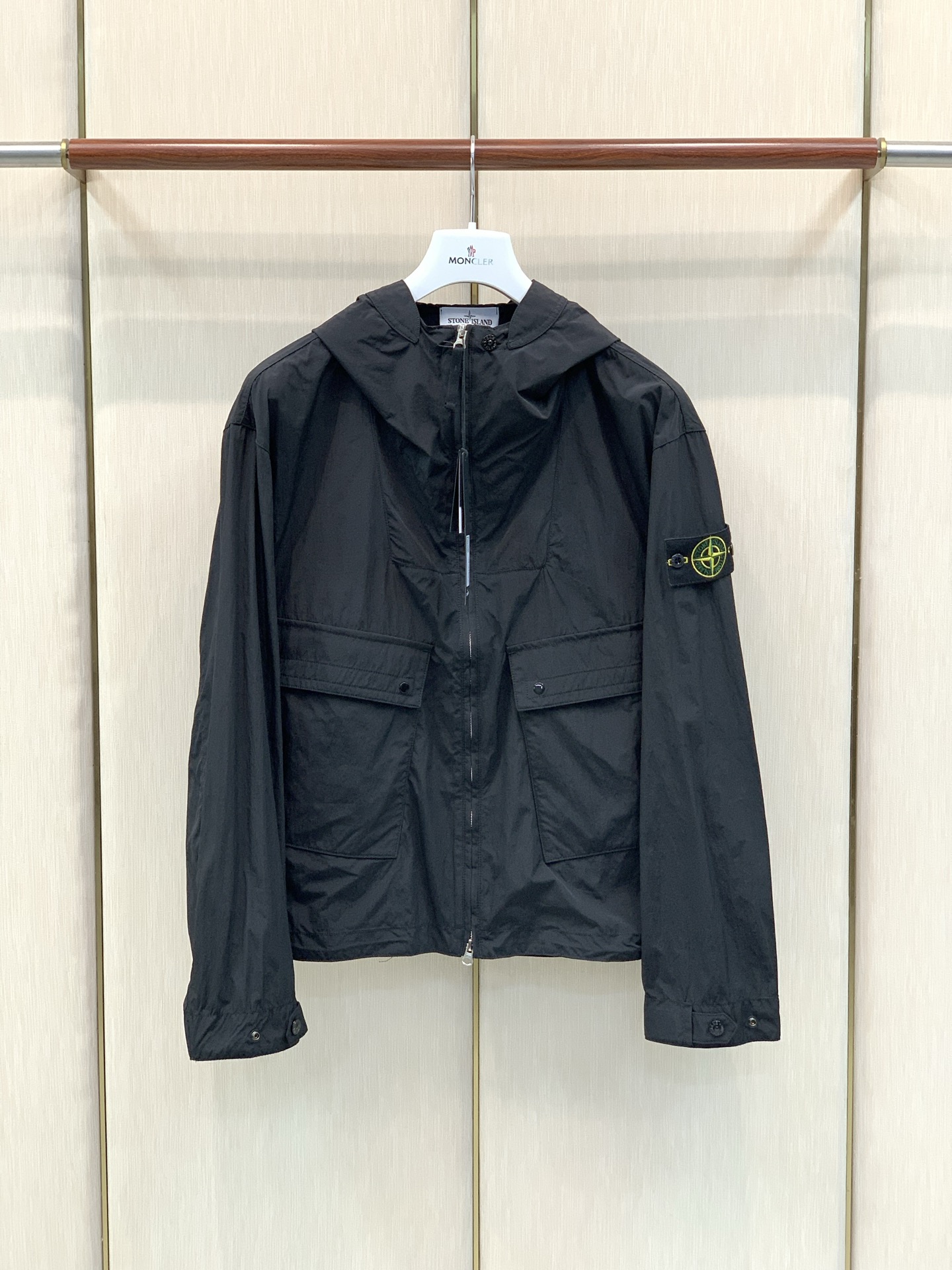 ，Stone Island 石头岛，2026早秋最新款，专柜同步有售，原单狠货，爆款时尚休闲连帽外套，进口原版面料，独特