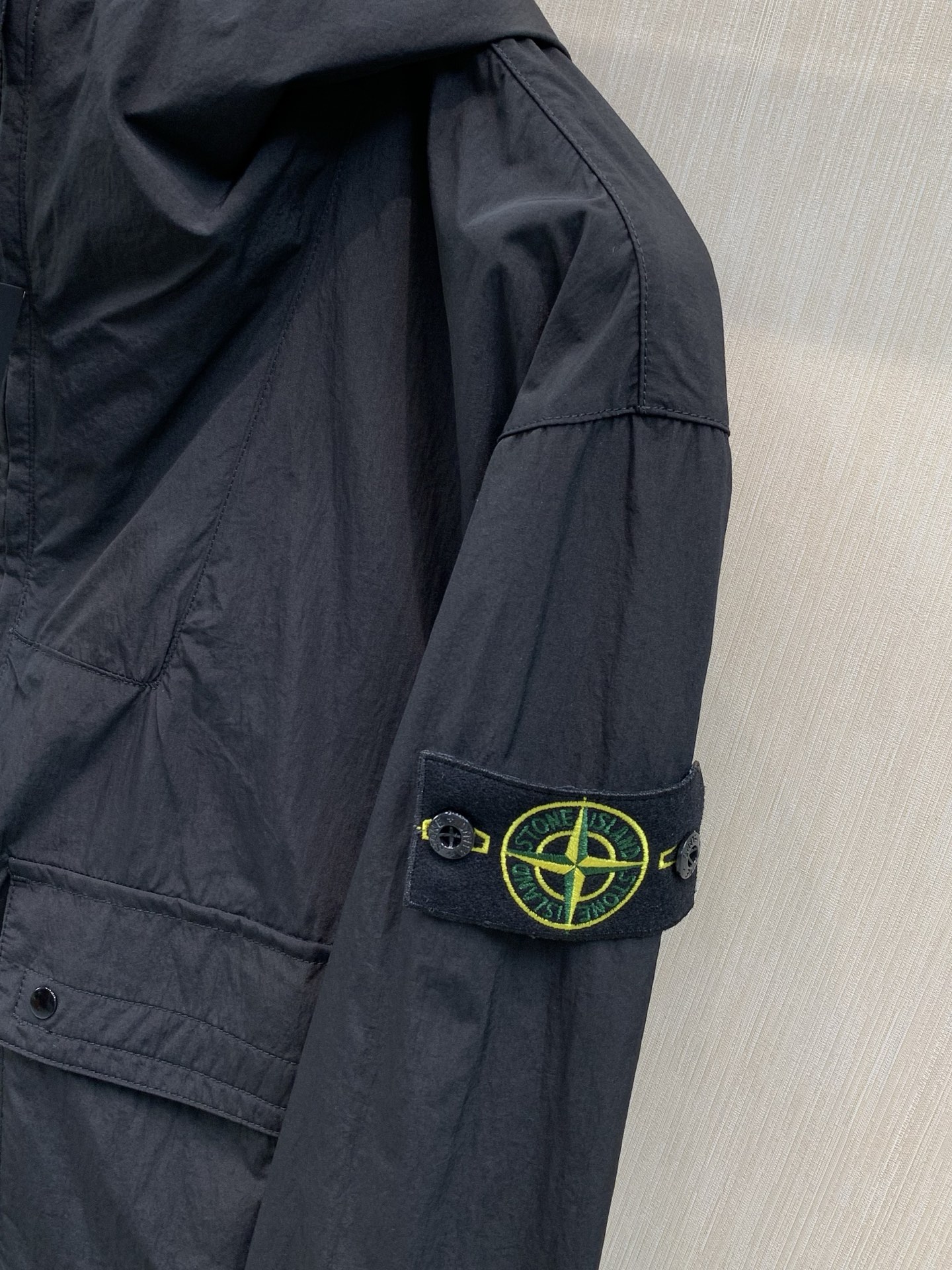 ，Stone Island 石头岛，2026早秋最新款，专柜同步有售，原单狠货，爆款时尚休闲连帽外套，进口原版面料，独特