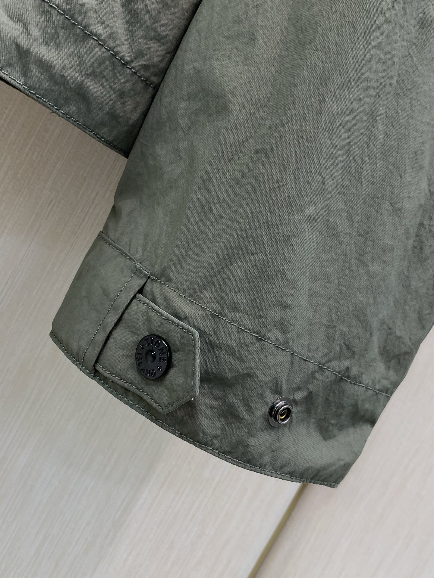 ，Stone Island 石头岛，2026早秋最新款，专柜同步有售，原单狠货，爆款时尚休闲连帽外套，进口原版面料，独特