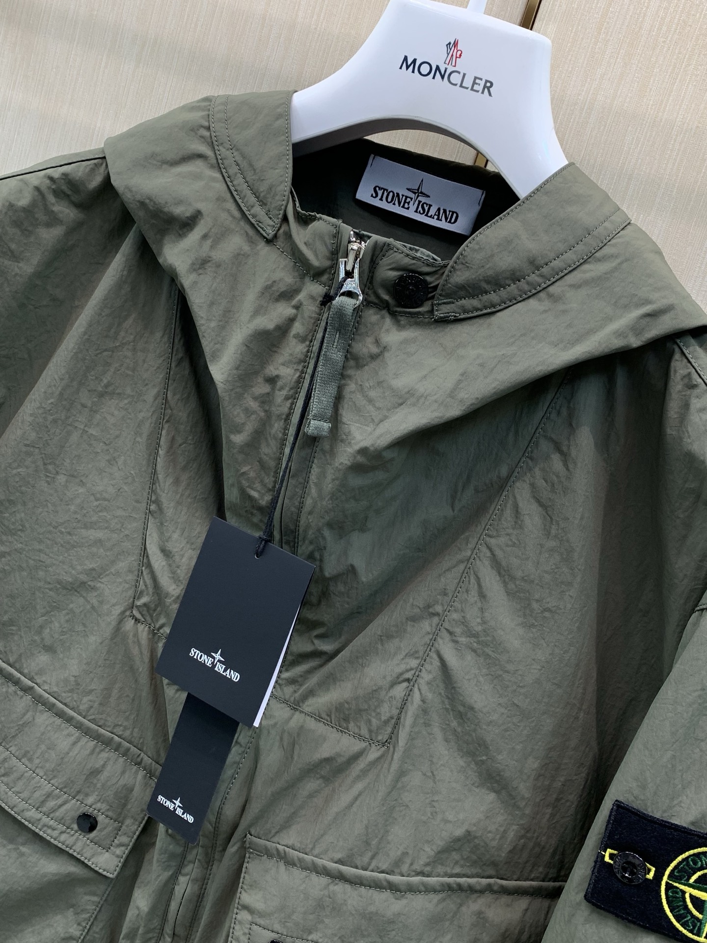 ，Stone Island 石头岛，2026早秋最新款，专柜同步有售，原单狠货，爆款时尚休闲连帽外套，进口原版面料，独特