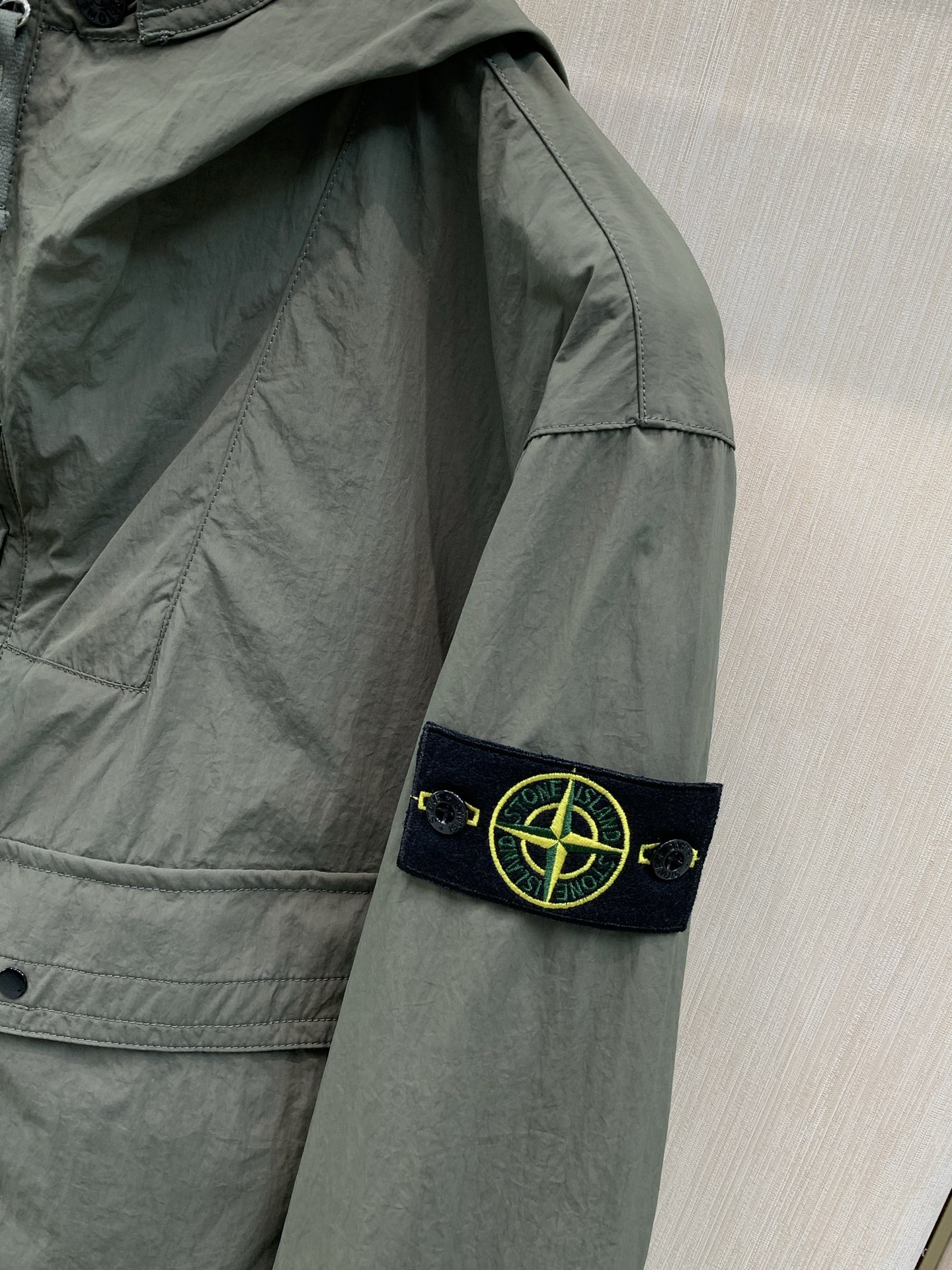 ，Stone Island 石头岛，2026早秋最新款，专柜同步有售，原单狠货，爆款时尚休闲连帽外套，进口原版面料，独特