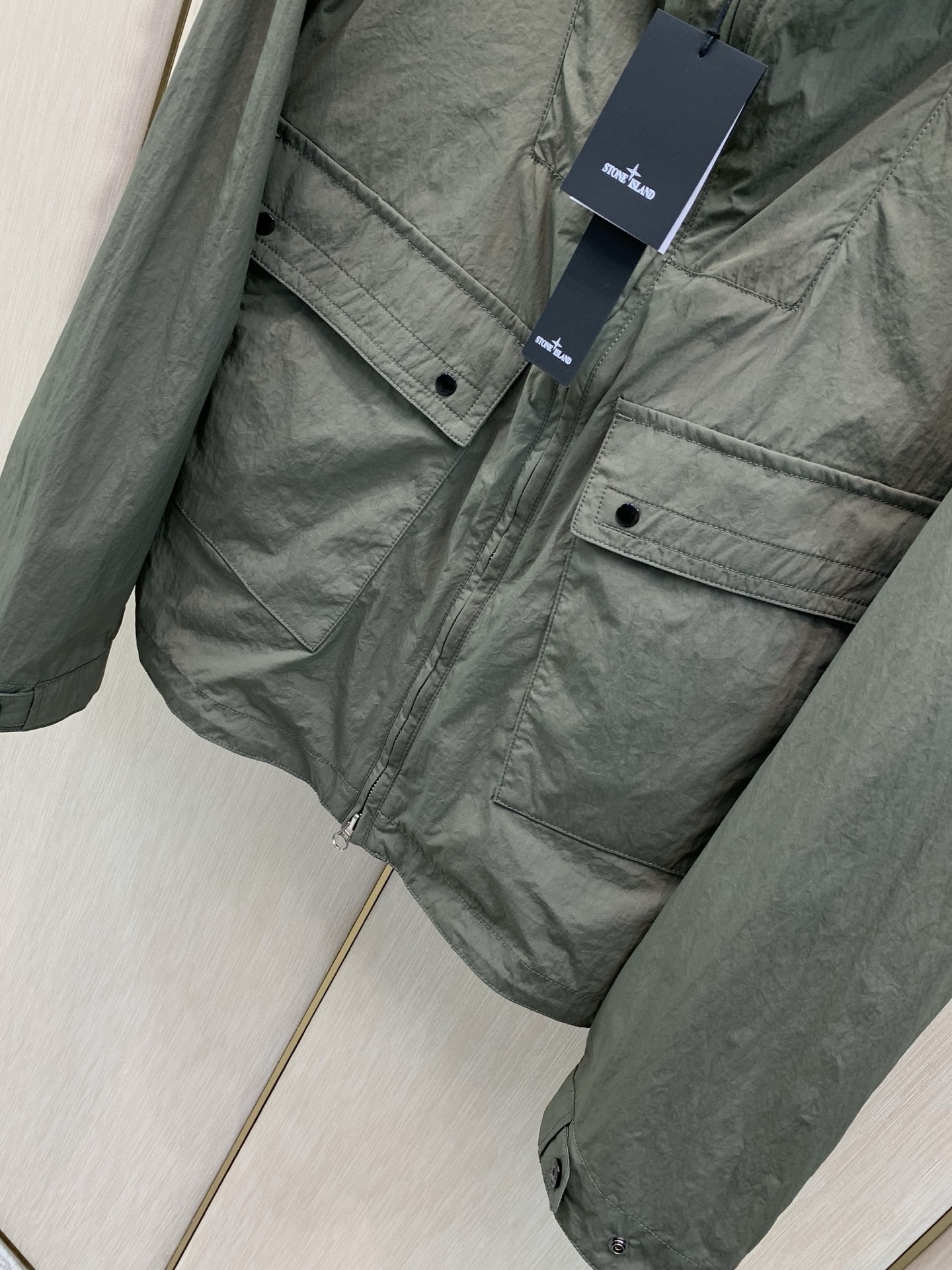 ，Stone Island 石头岛，2026早秋最新款，专柜同步有售，原单狠货，爆款时尚休闲连帽外套，进口原版面料，独特