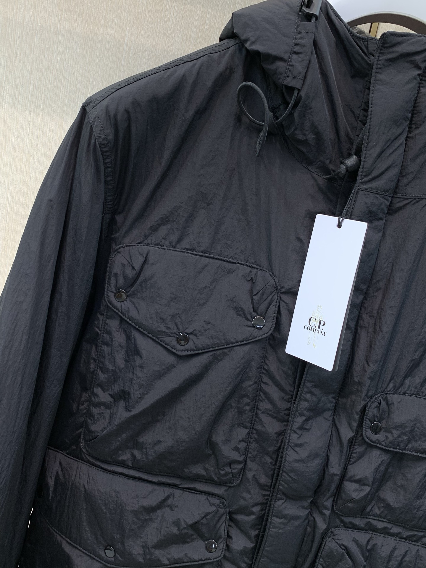 ，C.P.ComPany 意大利时尚品牌，2026冬季最新品，CP意大利机能潮牌鼻祖，专柜同步有售，原单狠货，时尚休闲连