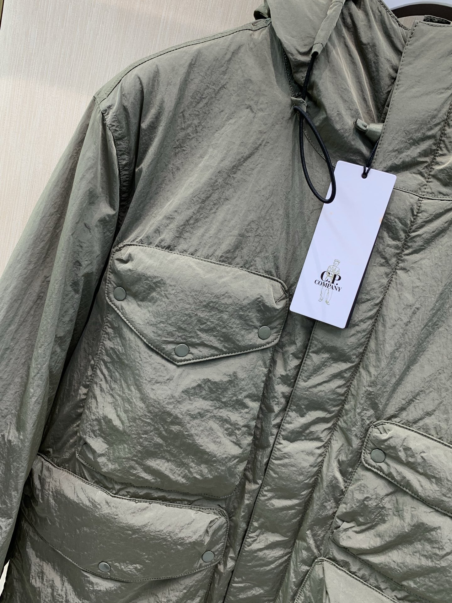 ，C.P.ComPany 意大利时尚品牌，2026冬季最新品，CP意大利机能潮牌鼻祖，专柜同步有售，原单狠货，时尚休闲连
