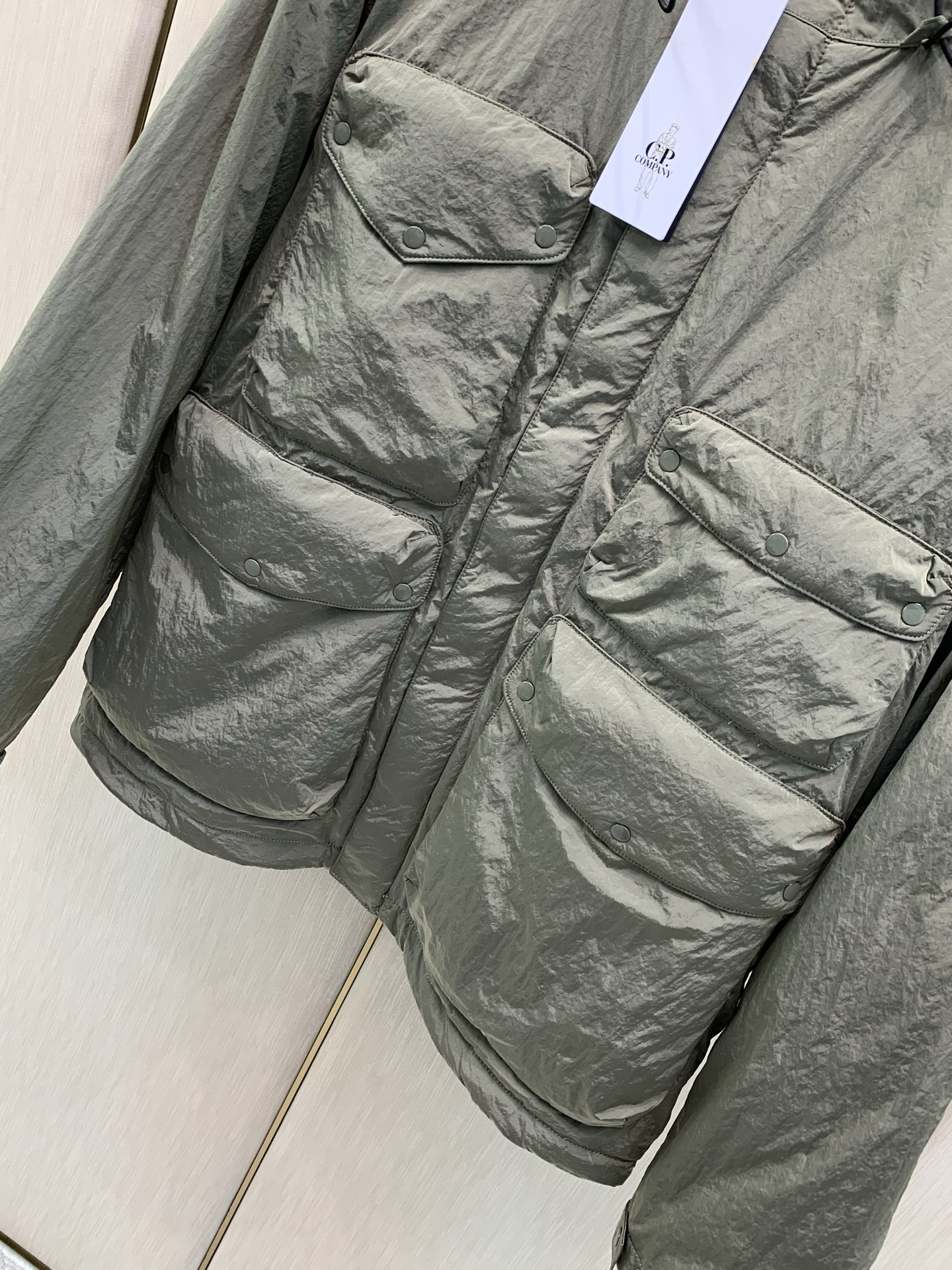 ，C.P.ComPany 意大利时尚品牌，2026冬季最新品，CP意大利机能潮牌鼻祖，专柜同步有售，原单狠货，时尚休闲连