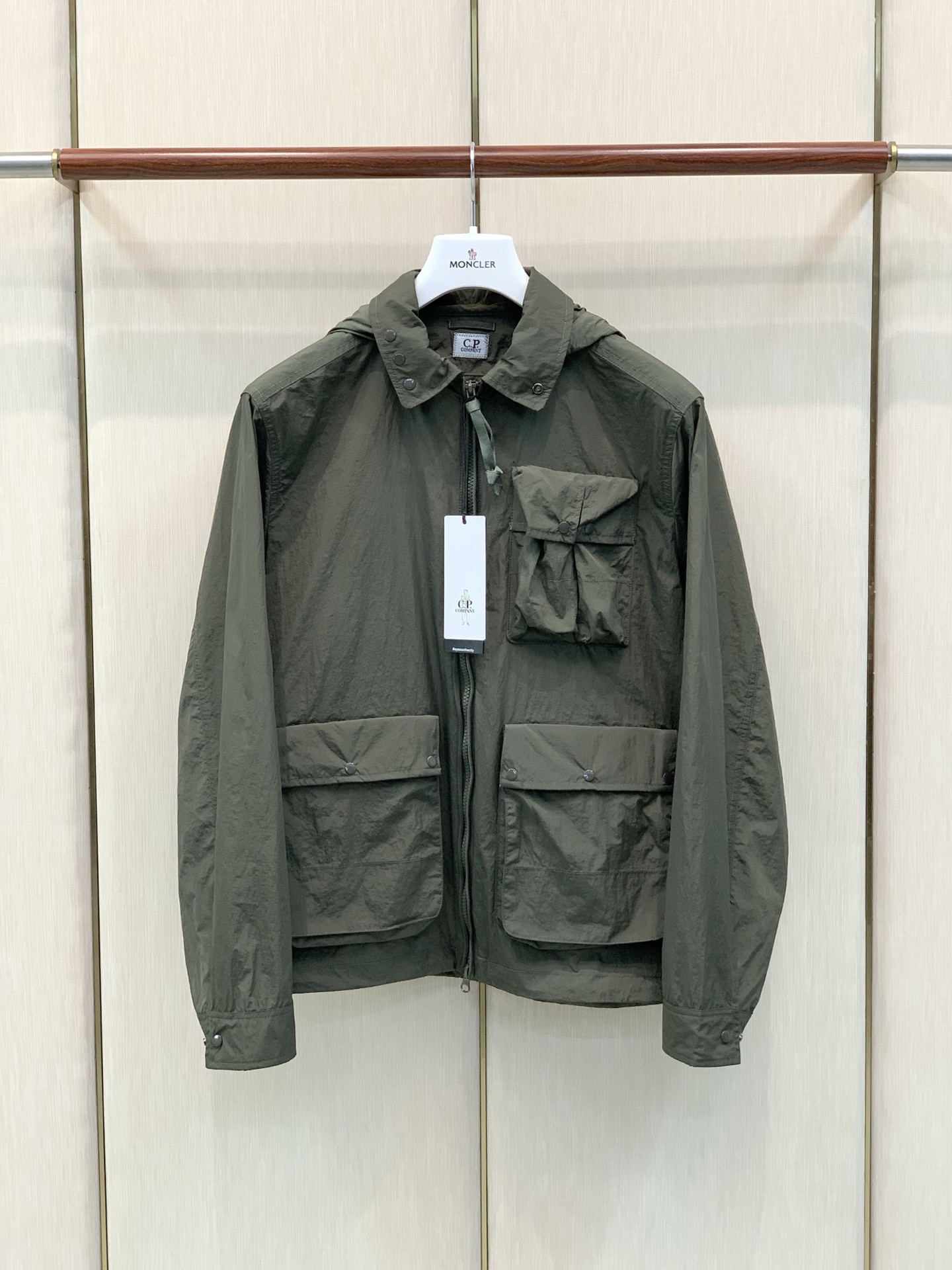 ，C.P.ComPany 意大利时尚品牌，2026早秋最新品，CP意大利机能潮牌鼻祖，专柜同步有售，原单狠货，时尚休闲连
