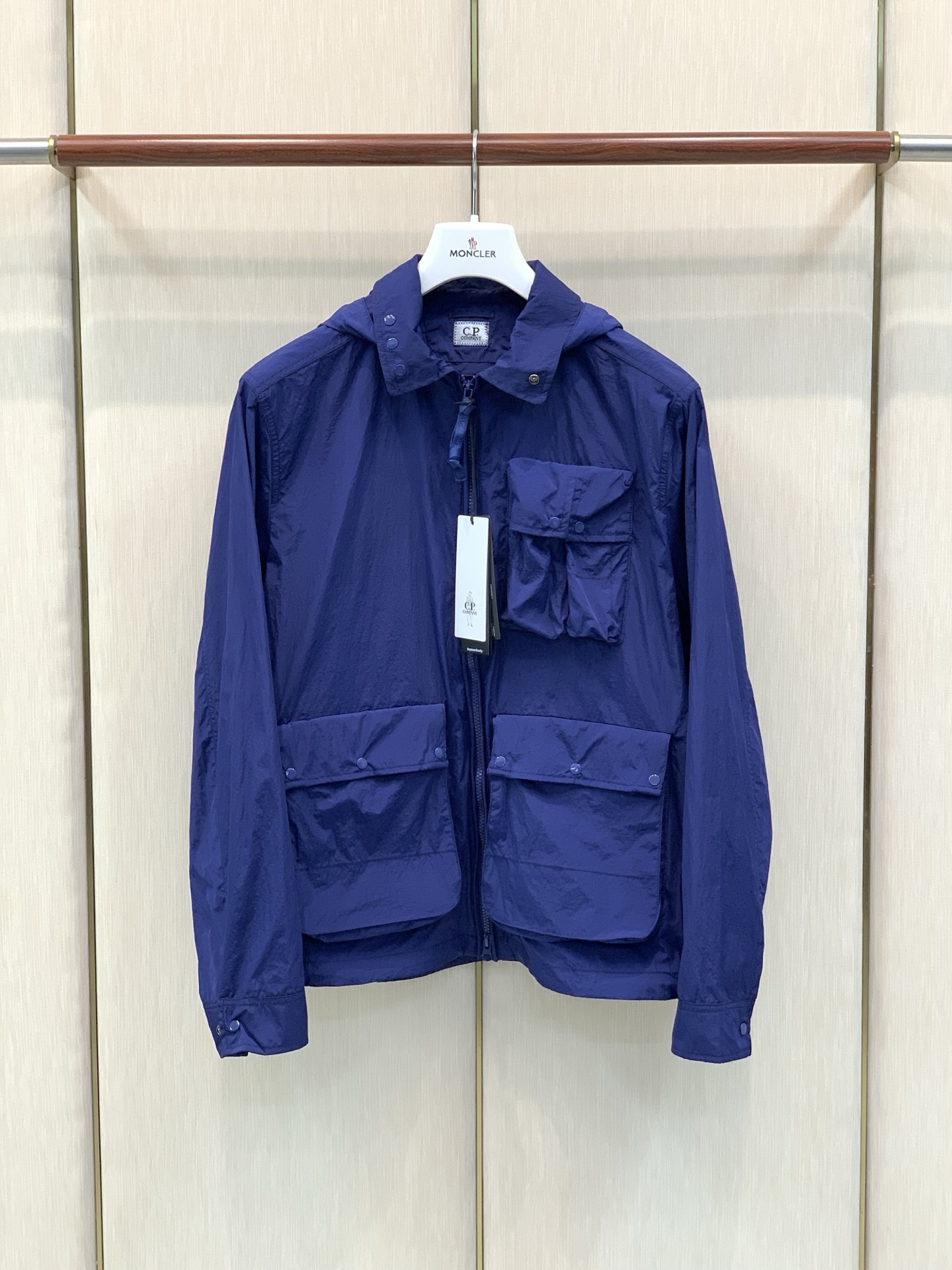，C.P.ComPany 意大利时尚品牌，2026早秋最新品，CP意大利机能潮牌鼻祖，专柜同步有售，原单狠货，时尚休闲连