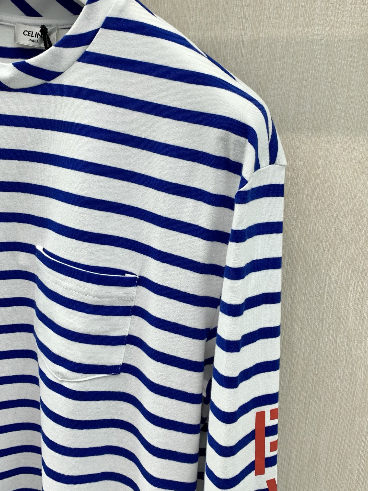 ,Celine 瑟琳,2026早秋新品,专柜同步有售,原单狠货,时尚休闲圆领长袖T恤,采用进口原版面料,顶级印花工艺字母 ,Celine 瑟琳,2026早秋新品,专柜同步有售,原单狠货,时尚休闲圆领长袖T恤,采用进口原版面料,顶级印花工艺字母