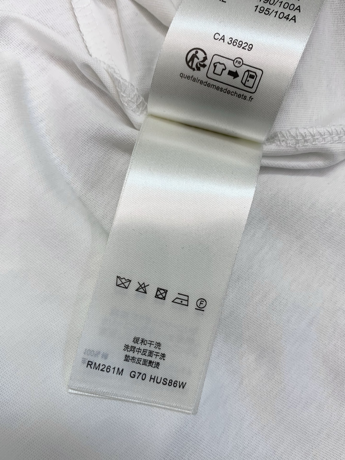，LouisVuitton 路易威登，2026夏季最新款，专柜同步有售，原单狠货，时尚休闲圆领短袖T恤，上身很有特点！吸