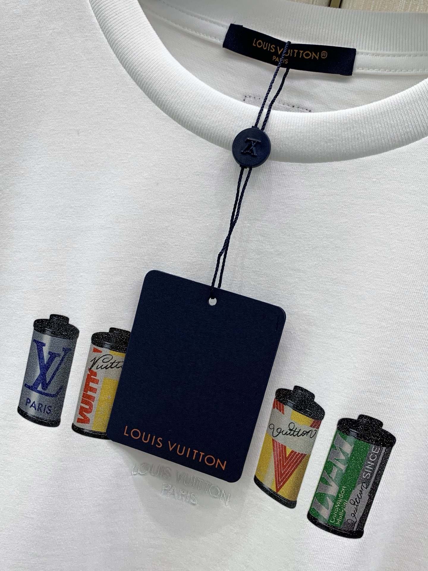 ，LouisVuitton 路易威登，2026夏季最新款，专柜同步有售，原单狠货，时尚休闲圆领短袖T恤，上身很有特点！吸
