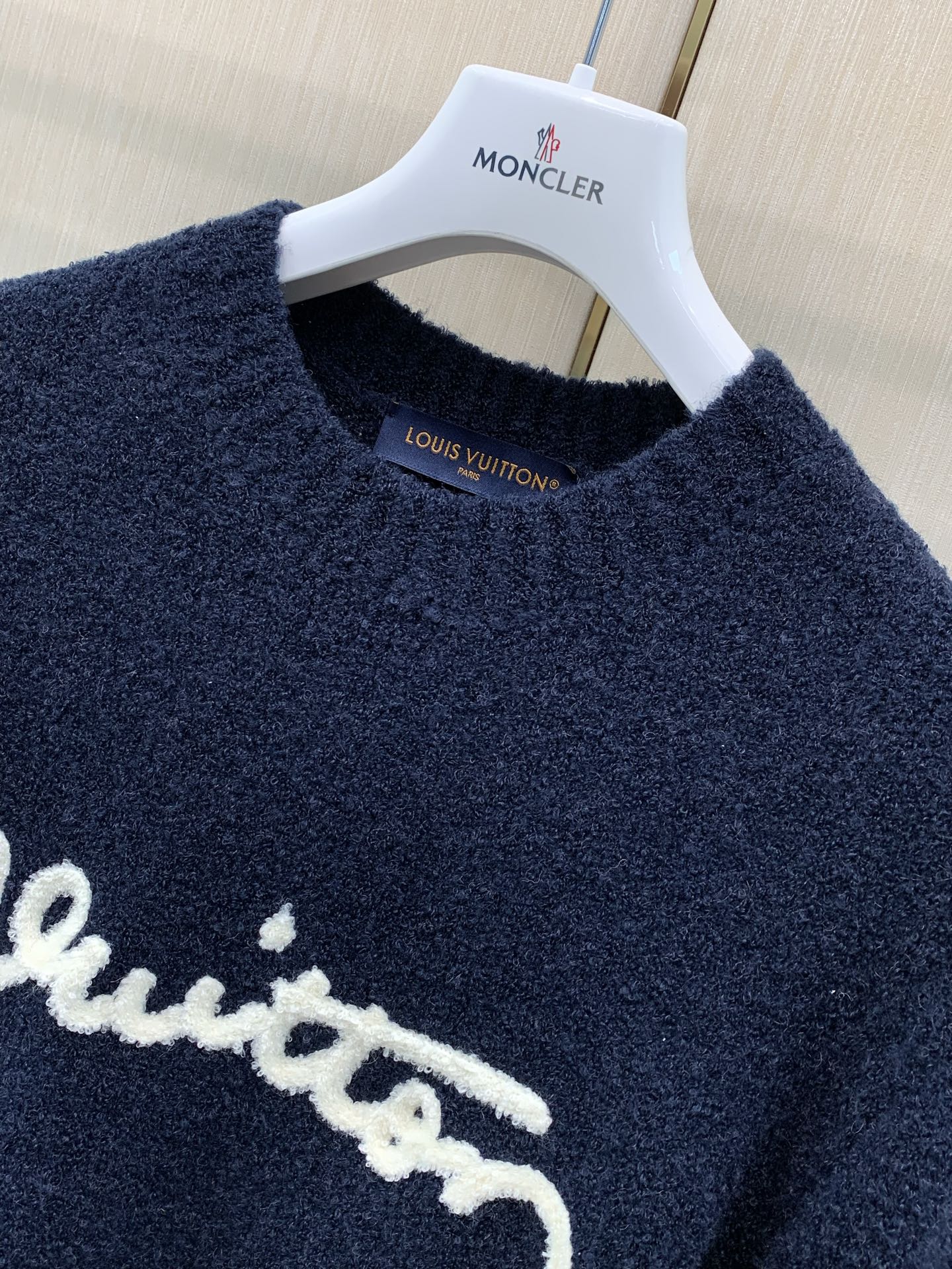 ，LouisVuitton 路易威登，2026冬季最新款，专柜同步有售，原单狠货，时尚休闲圆领长袖针织毛衣，上身很有特点