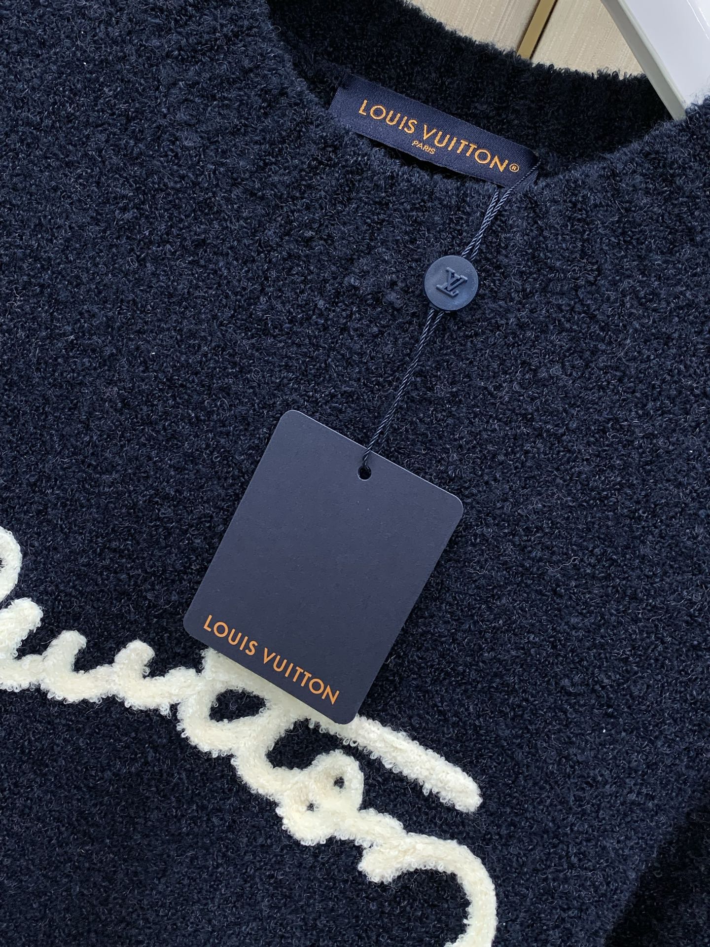 ，LouisVuitton 路易威登，2026冬季最新款，专柜同步有售，原单狠货，时尚休闲圆领长袖针织毛衣，上身很有特点