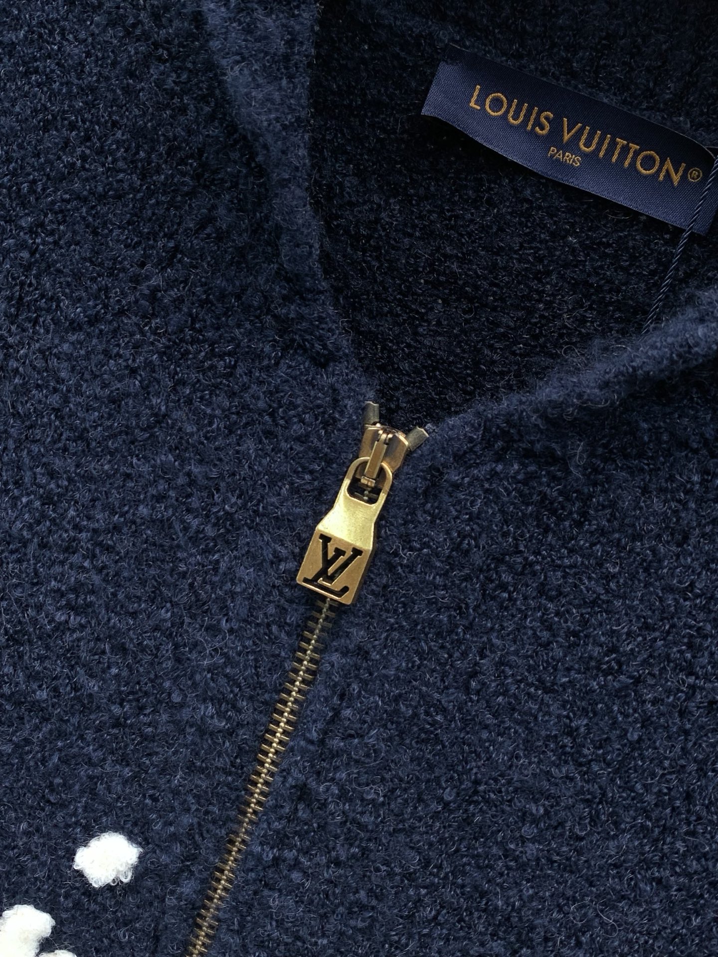 ，LouisVuitton 路易威登，2026冬季最新款，专柜同步有售，原单狠货，时尚休闲针织开衫毛衣，上身很有特点！吸