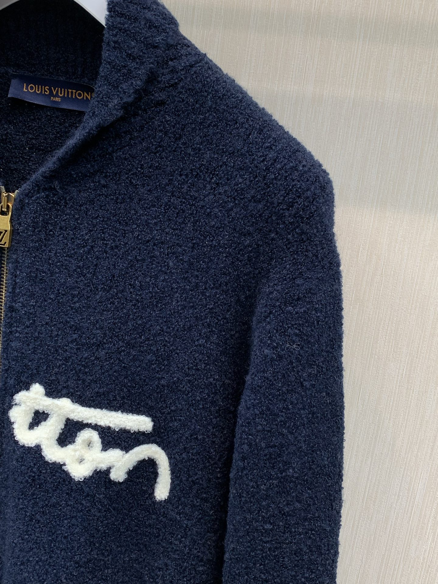 ，LouisVuitton 路易威登，2026冬季最新款，专柜同步有售，原单狠货，时尚休闲针织开衫毛衣，上身很有特点！吸