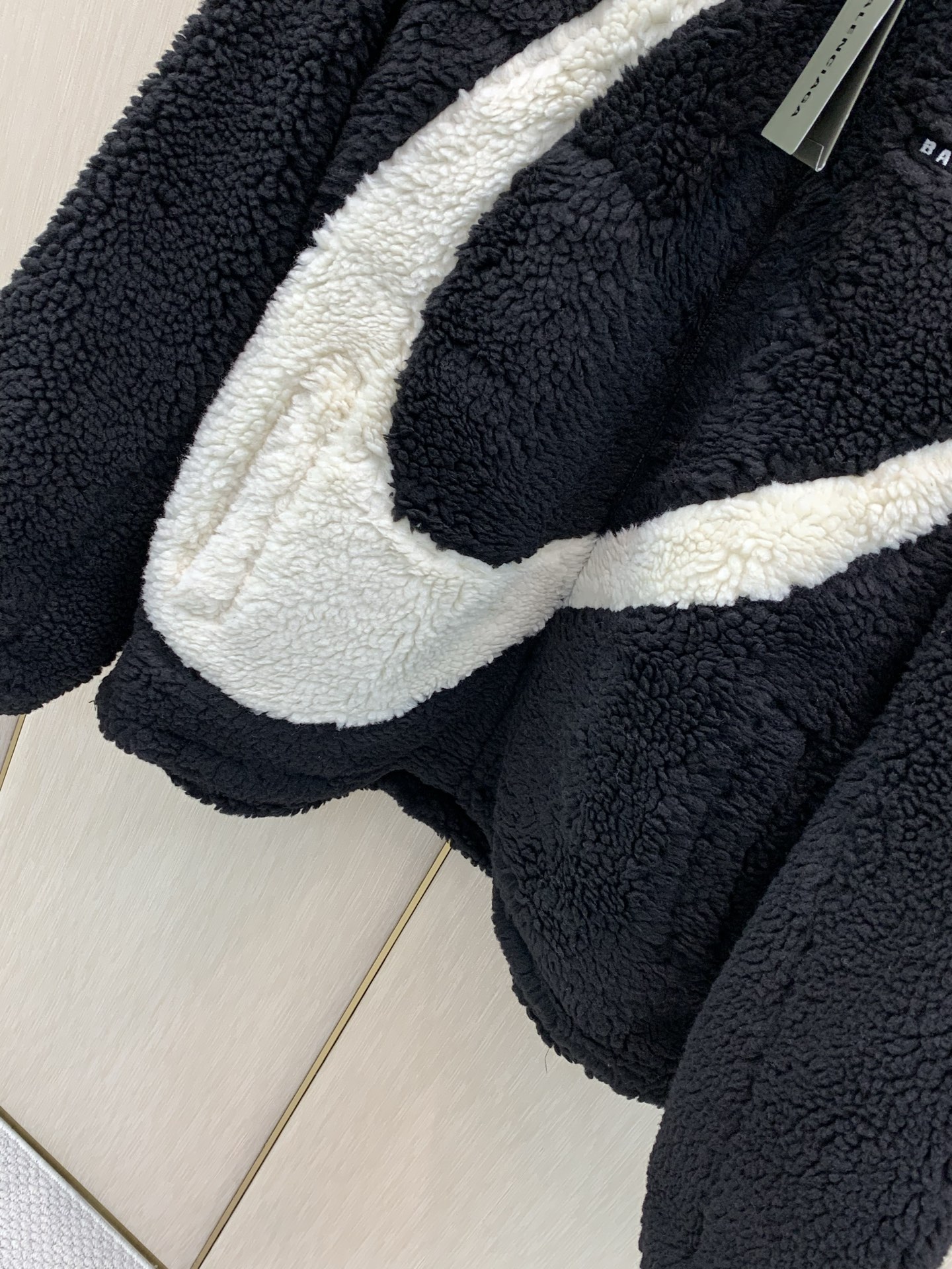 ，Balenciaga 巴黎世家，2026冬季最新款，专柜同步有售，原单狠货，爆款时尚休闲抓绒外套，进口原版面料，顶级刺