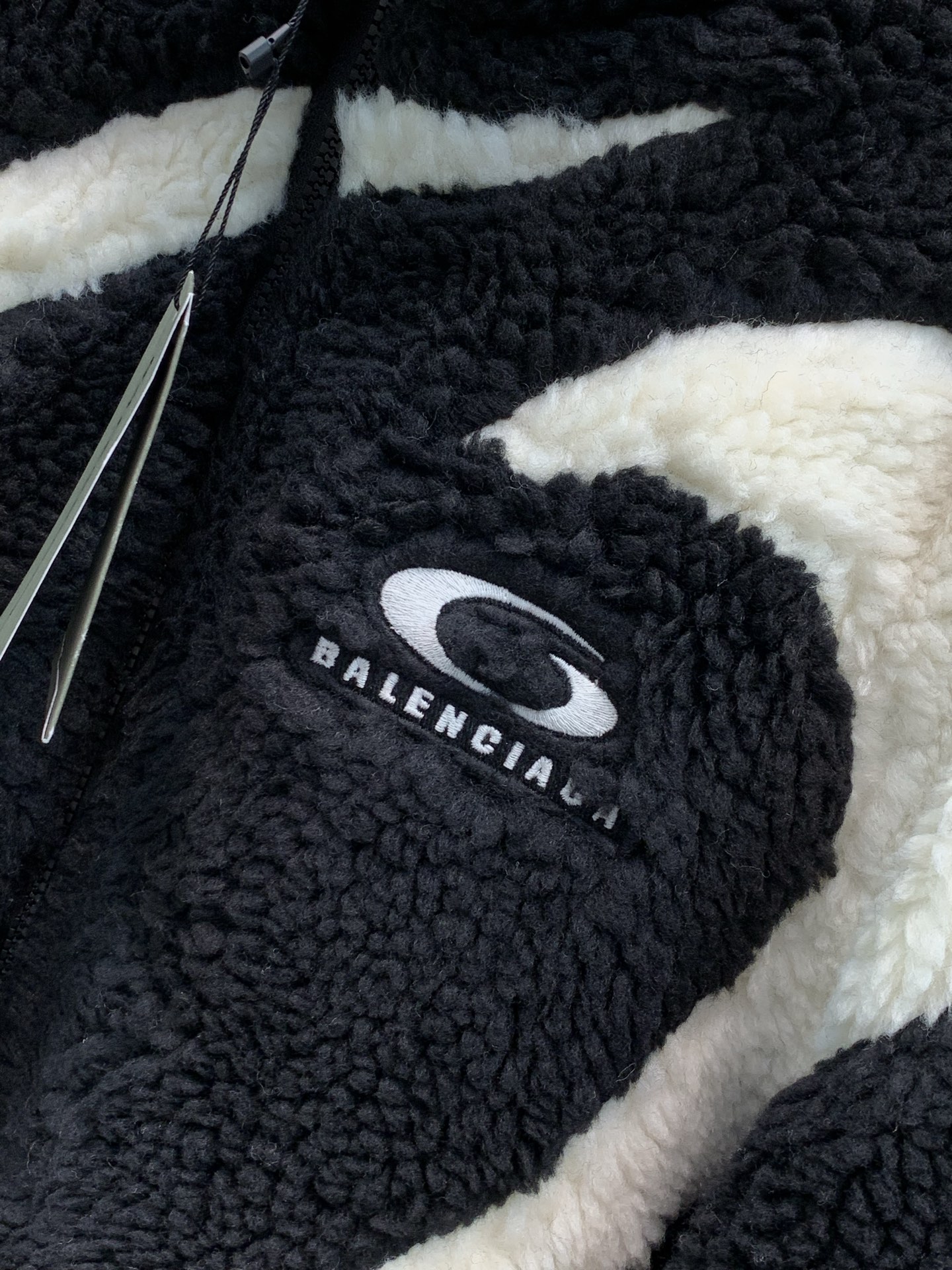 ，Balenciaga 巴黎世家，2026冬季最新款，专柜同步有售，原单狠货，爆款时尚休闲抓绒外套，进口原版面料，顶级刺