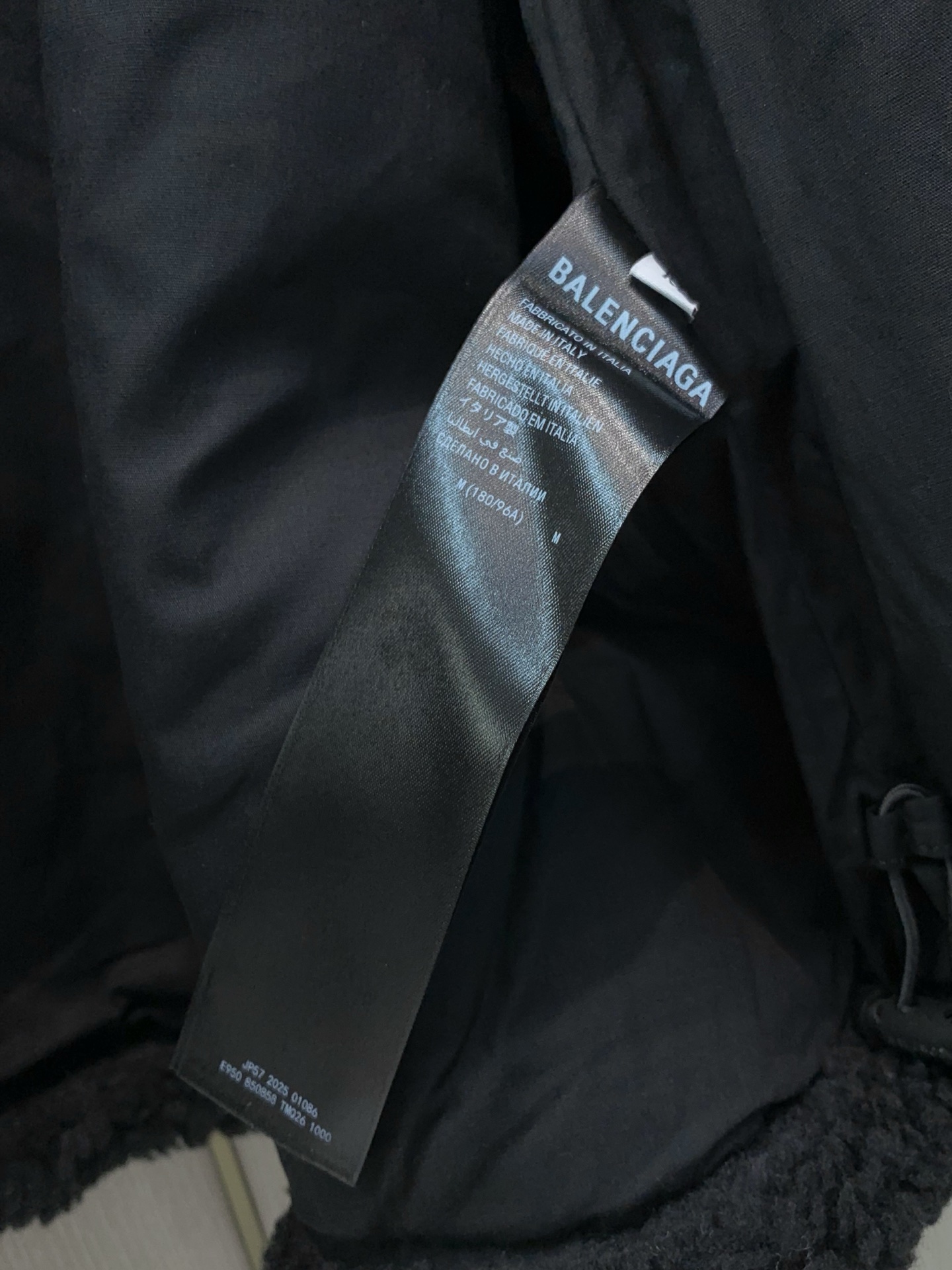 ，Balenciaga 巴黎世家，2026冬季最新款，专柜同步有售，原单狠货，爆款时尚休闲抓绒外套，进口原版面料，顶级刺
