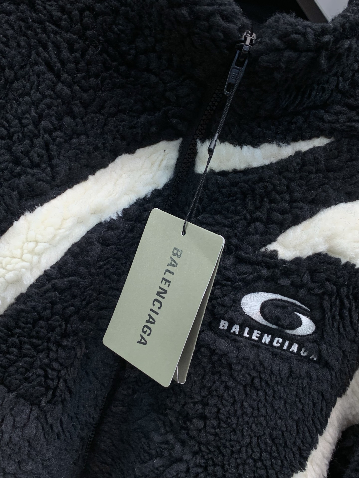 ，Balenciaga 巴黎世家，2026冬季最新款，专柜同步有售，原单狠货，爆款时尚休闲抓绒外套，进口原版面料，顶级刺
