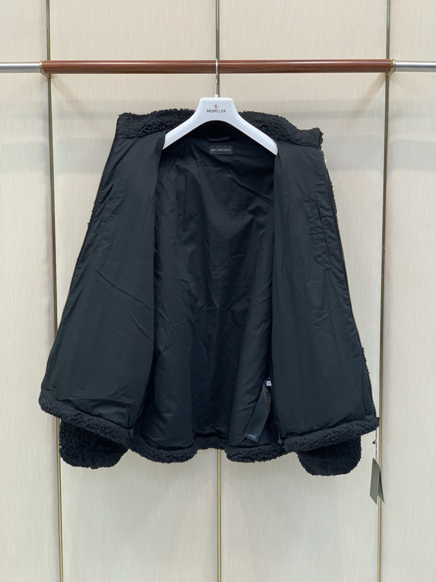 ，Balenciaga 巴黎世家，2026冬季最新款，专柜同步有售，原单狠货，爆款时尚休闲抓绒外套，进口原版面料，顶级刺