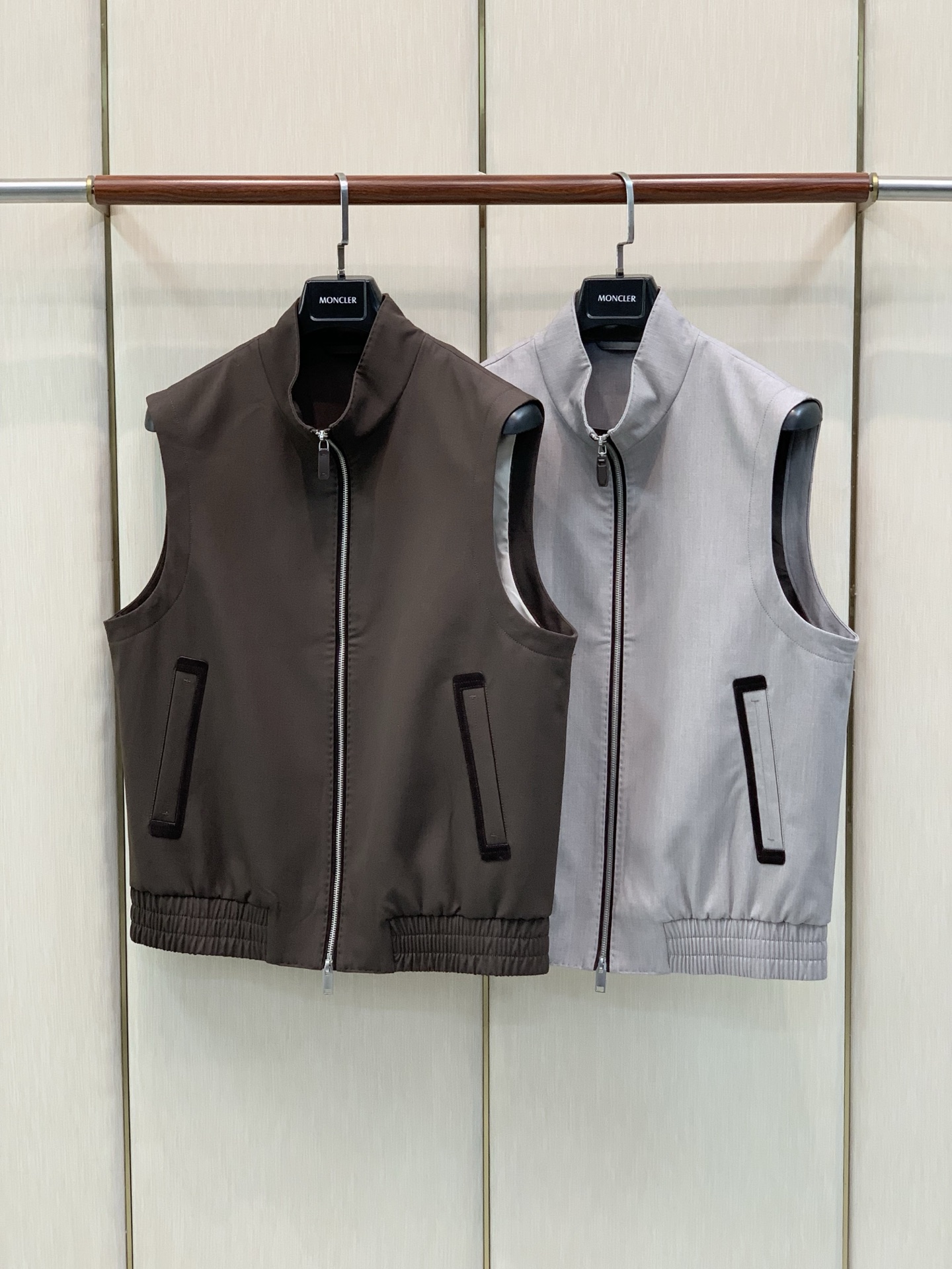 ，杰尼亚 Zegna，2026秋季最新品，专柜同步有售，原单狠货，时尚休闲立领马甲，采用进口原版面料，舒适透气，原版五金