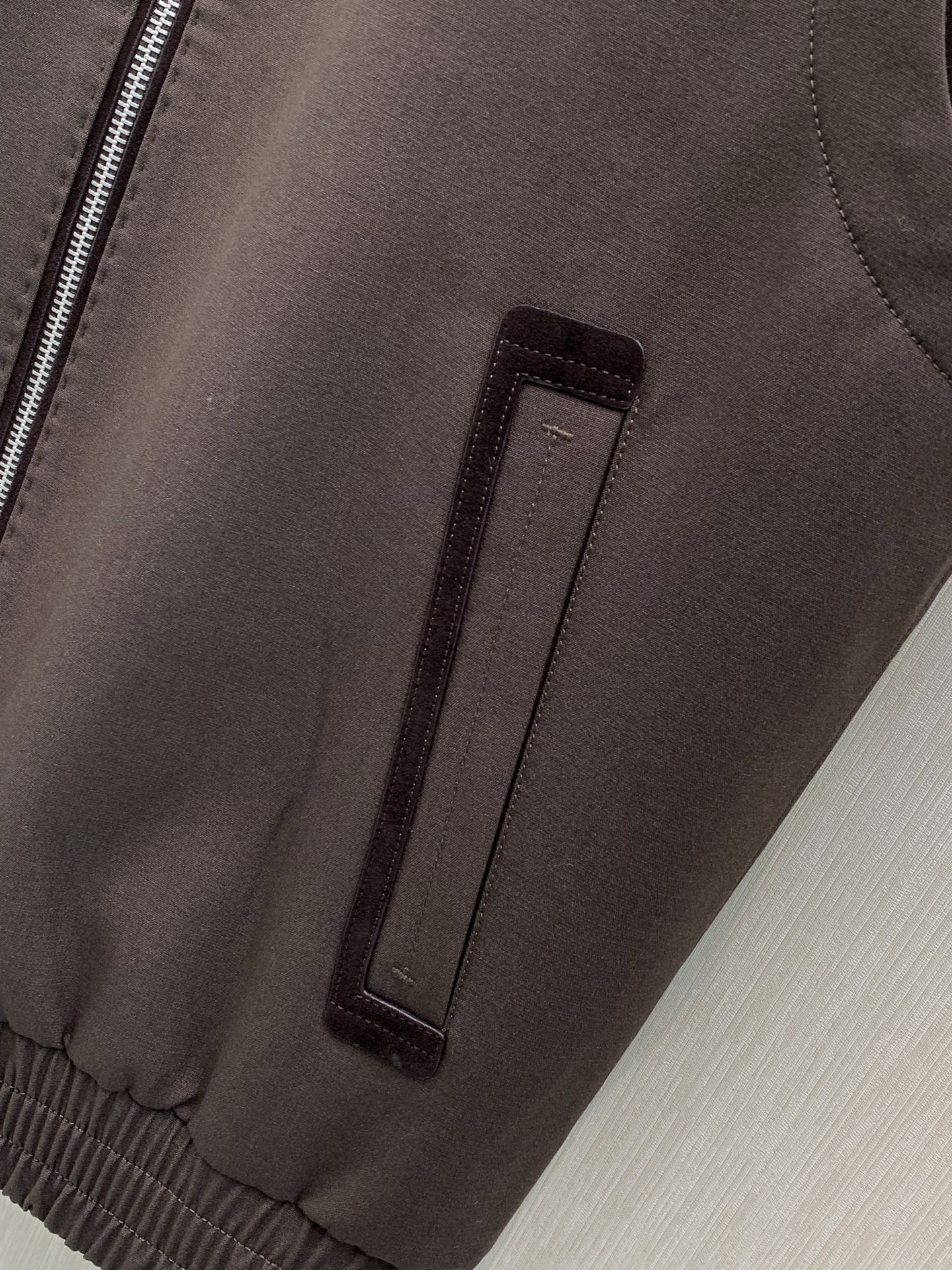 ，杰尼亚 Zegna，2026秋季最新品，专柜同步有售，原单狠货，时尚休闲立领马甲，采用进口原版面料，舒适透气，原版五金