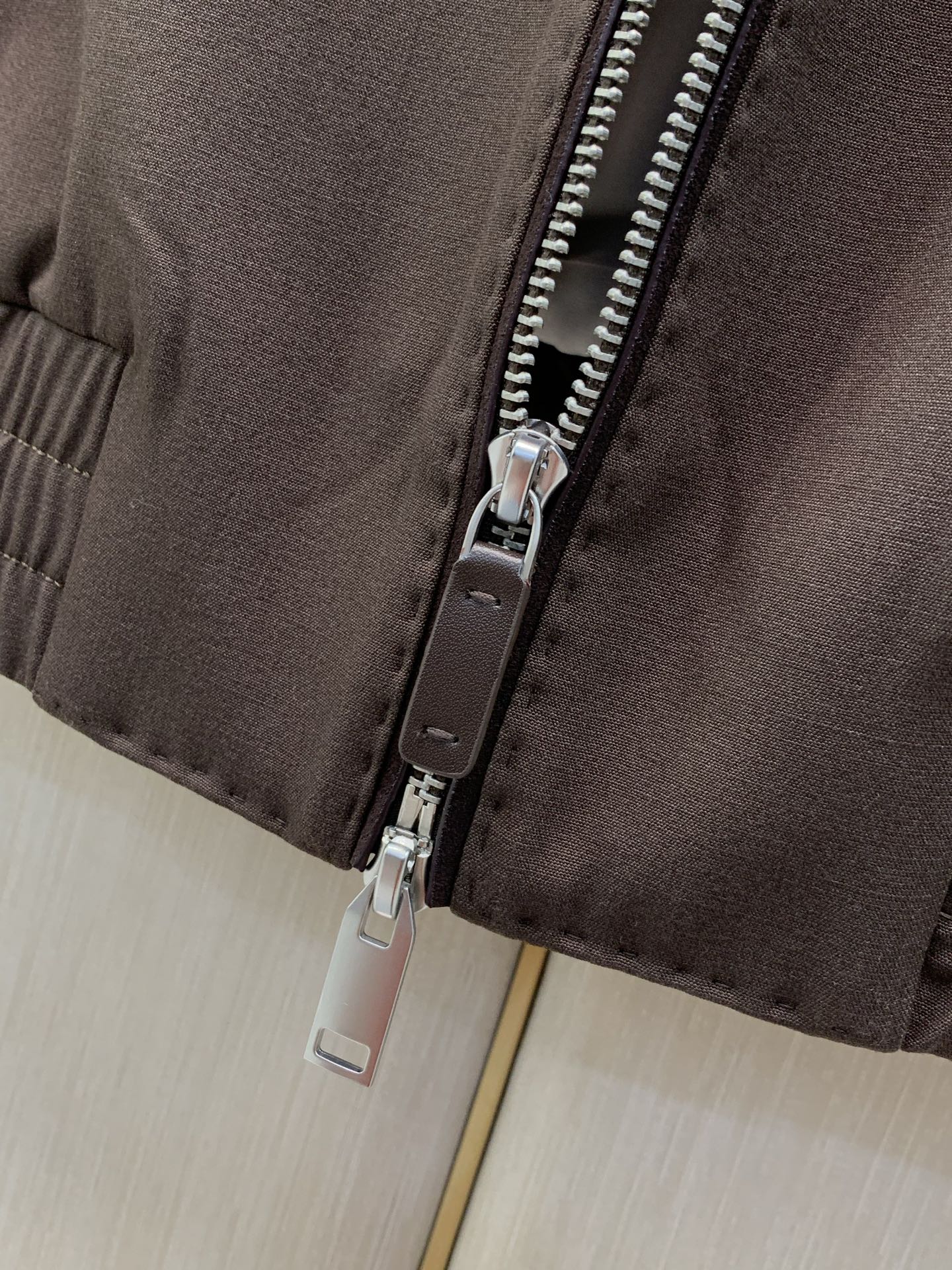 ，杰尼亚 Zegna，2026秋季最新品，专柜同步有售，原单狠货，时尚休闲立领马甲，采用进口原版面料，舒适透气，原版五金