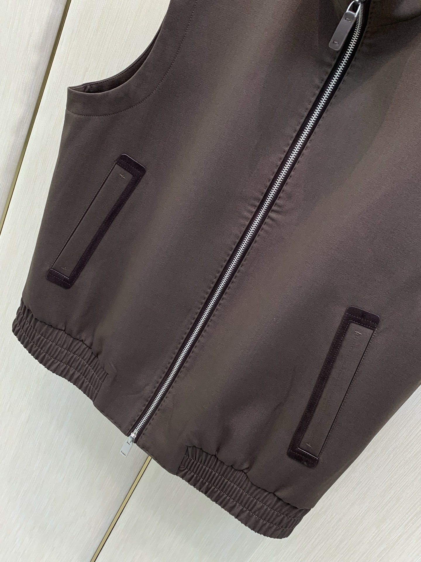 ，杰尼亚 Zegna，2026秋季最新品，专柜同步有售，原单狠货，时尚休闲立领马甲，采用进口原版面料，舒适透气，原版五金