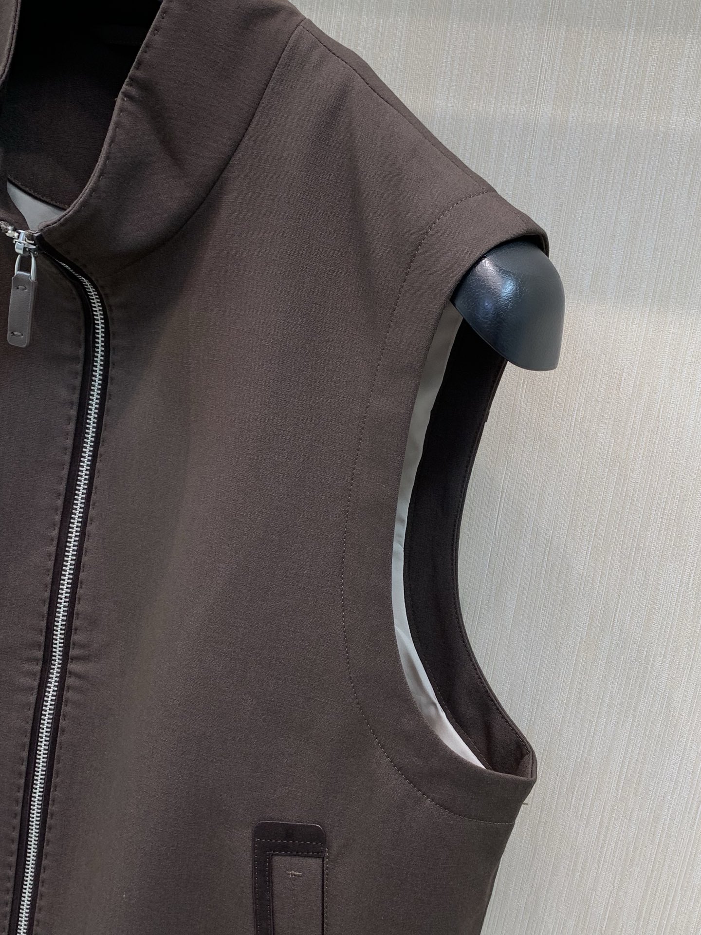 ，杰尼亚 Zegna，2026秋季最新品，专柜同步有售，原单狠货，时尚休闲立领马甲，采用进口原版面料，舒适透气，原版五金