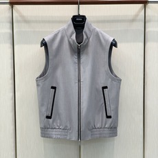 ,杰尼亚 Zegna,2026秋季最新品,专柜同步有售,原单狠货,时尚休闲立领马甲,采用进口原版面料,舒适透气,原版五金 ,杰尼亚 Zegna,2026秋季最新品,专柜同步有售,原单狠货,时尚休闲立领马甲,采用进口原版面料,舒适透气,原版五金