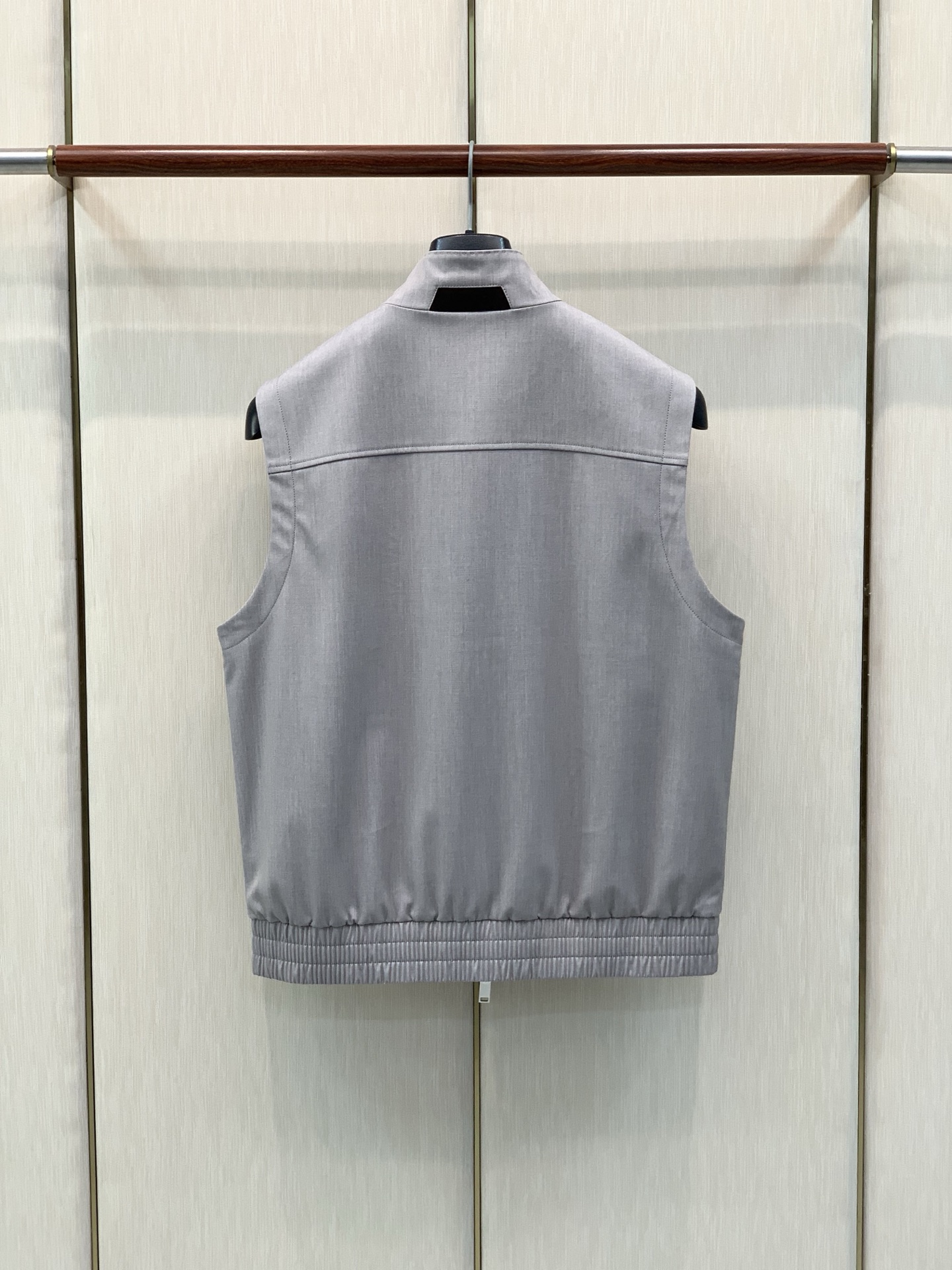 ，杰尼亚 Zegna，2026秋季最新品，专柜同步有售，原单狠货，时尚休闲立领马甲，采用进口原版面料，舒适透气，原版五金