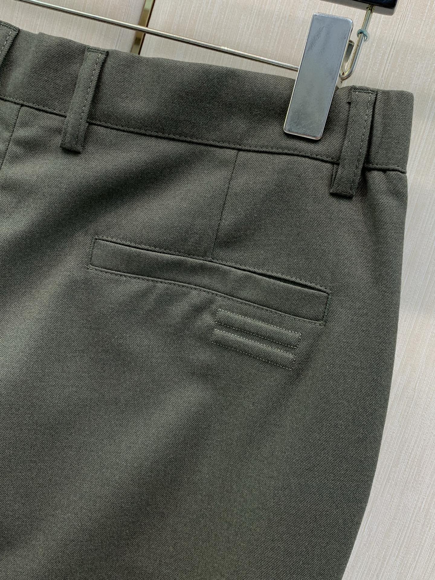，杰尼亚 Zegna，2026春秋最新品，专柜同步有售，原单狠货，时尚休闲裤，采用进口原版面料，舒适透气，原版五金辅料装