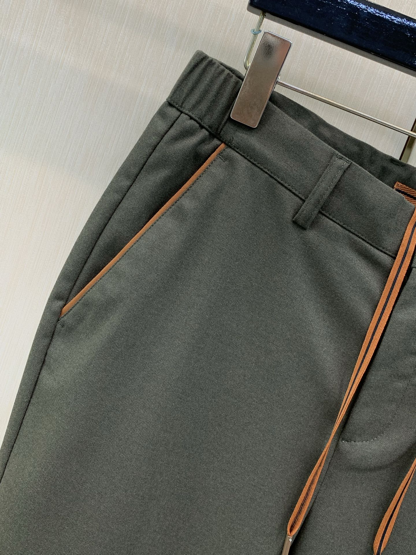 ，杰尼亚 Zegna，2026春秋最新品，专柜同步有售，原单狠货，时尚休闲裤，采用进口原版面料，舒适透气，原版五金辅料装