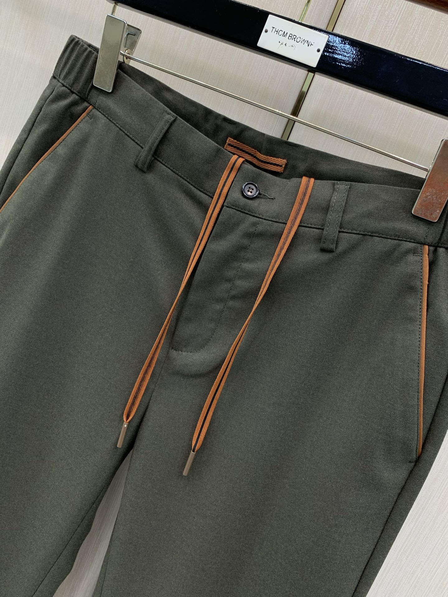 ，杰尼亚 Zegna，2026春秋最新品，专柜同步有售，原单狠货，时尚休闲裤，采用进口原版面料，舒适透气，原版五金辅料装