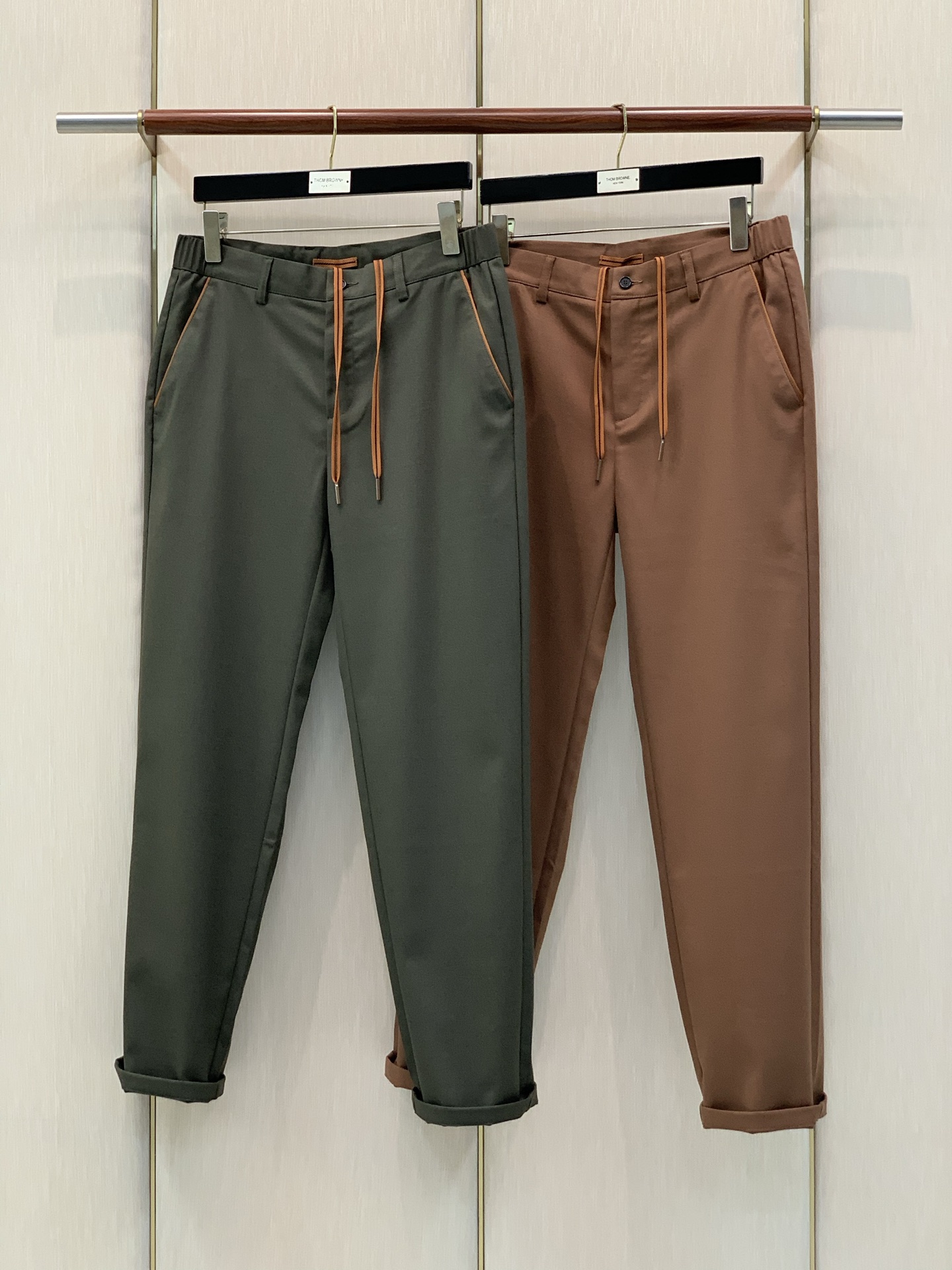 ，杰尼亚 Zegna，2026春秋最新品，专柜同步有售，原单狠货，时尚休闲裤，采用进口原版面料，舒适透气，原版五金辅料装