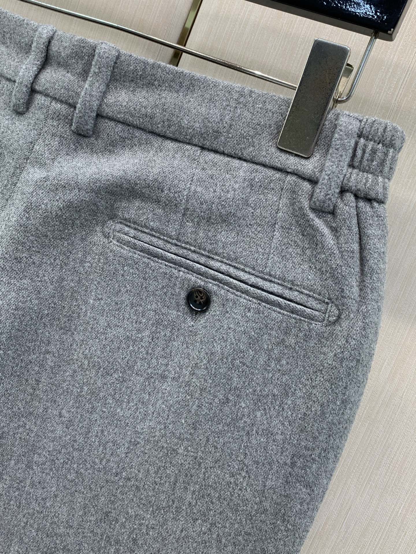 ，Loro Piana(Loro Piana )，2026春秋最新品，专柜同步有售，原单狠货，时尚休闲裤，采用进口原版面