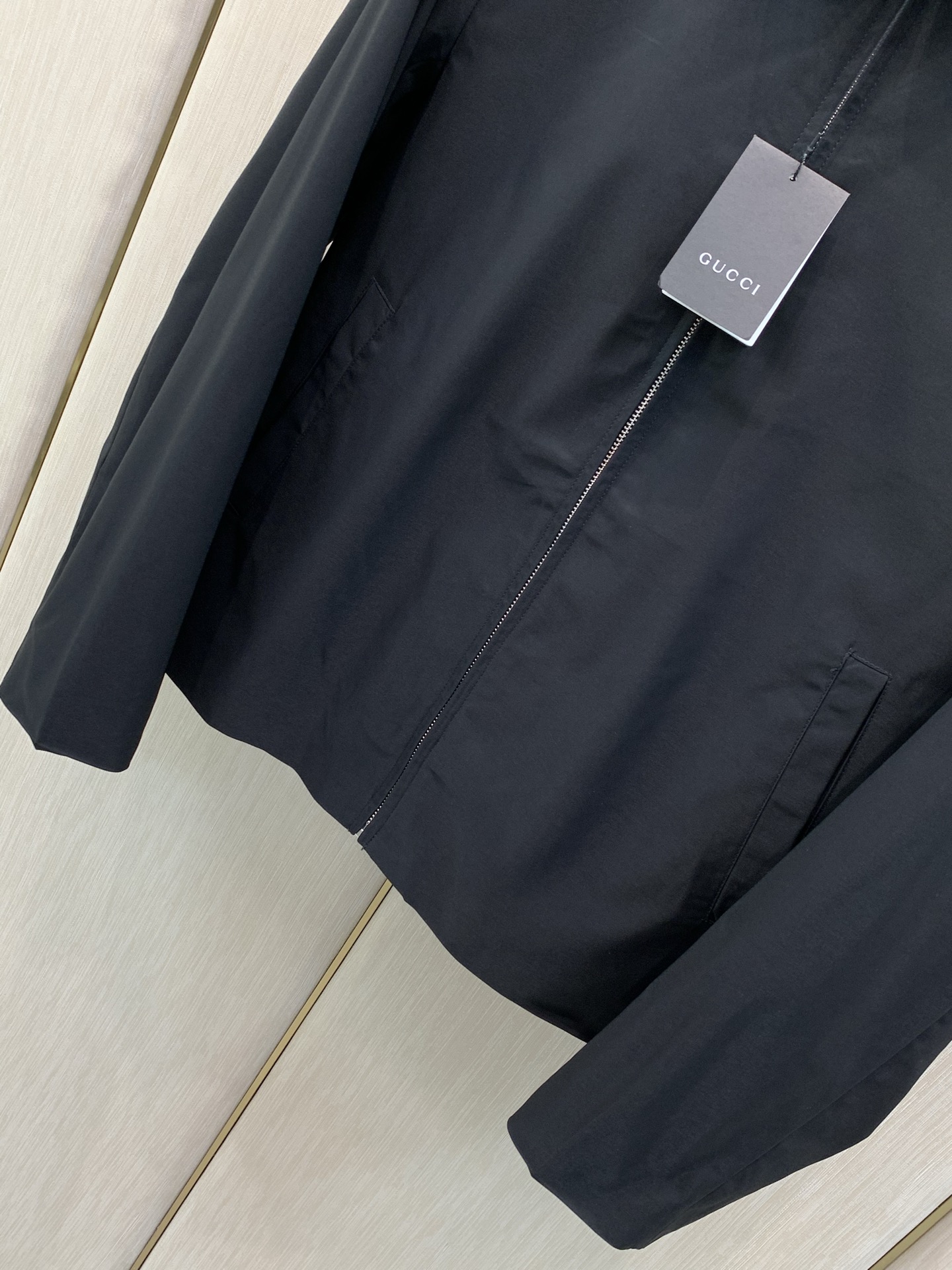 ，Gucci 古驰，2026秋季最新款，专柜同步有售，原单狠货，时尚休闲翻领夹克外套，上身很有特点！吸睛而有亮点，进口原