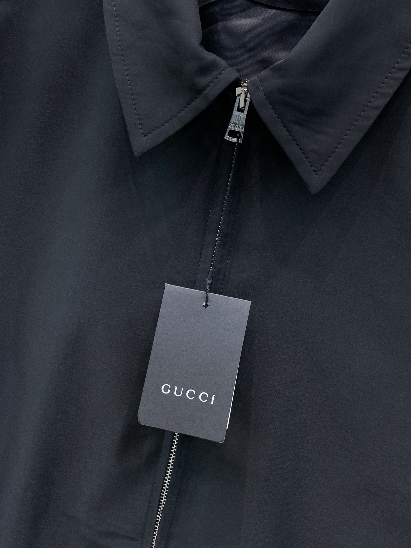，Gucci 古驰，2026秋季最新款，专柜同步有售，原单狠货，时尚休闲翻领夹克外套，上身很有特点！吸睛而有亮点，进口原