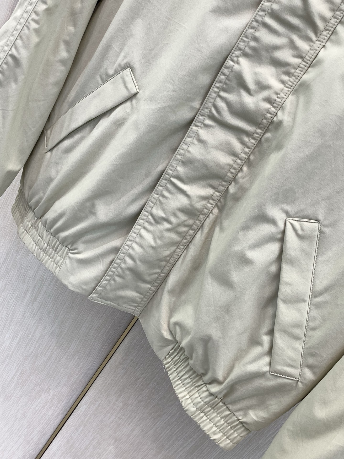 ，Saint Laurent 圣罗兰，2026秋季新品，时尚休闲圆立领夹克外套，专柜同步有售，原单狠货，采用进口原版面料