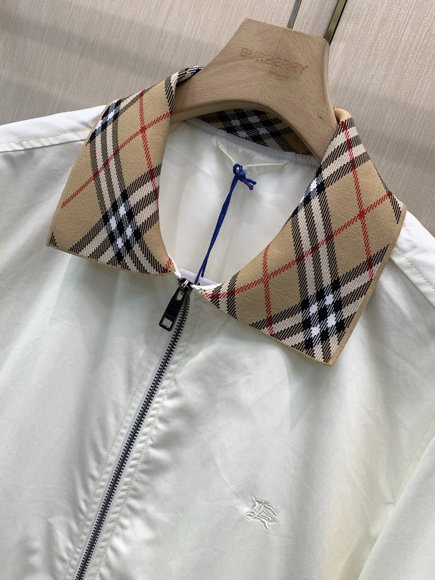 ，Burberry 巴宝莉，2026秋季最新品，专柜同步有售，原单狠货，时尚休闲翻领夹克外套，进口原版面料，上身舒适透气