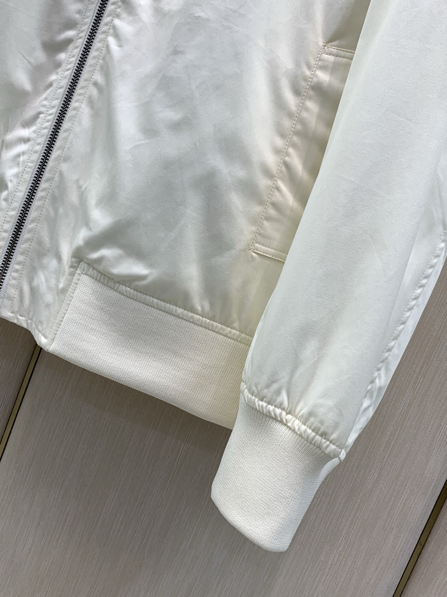 ，Burberry 巴宝莉，2026秋季最新品，专柜同步有售，原单狠货，时尚休闲翻领夹克外套，进口原版面料，上身舒适透气