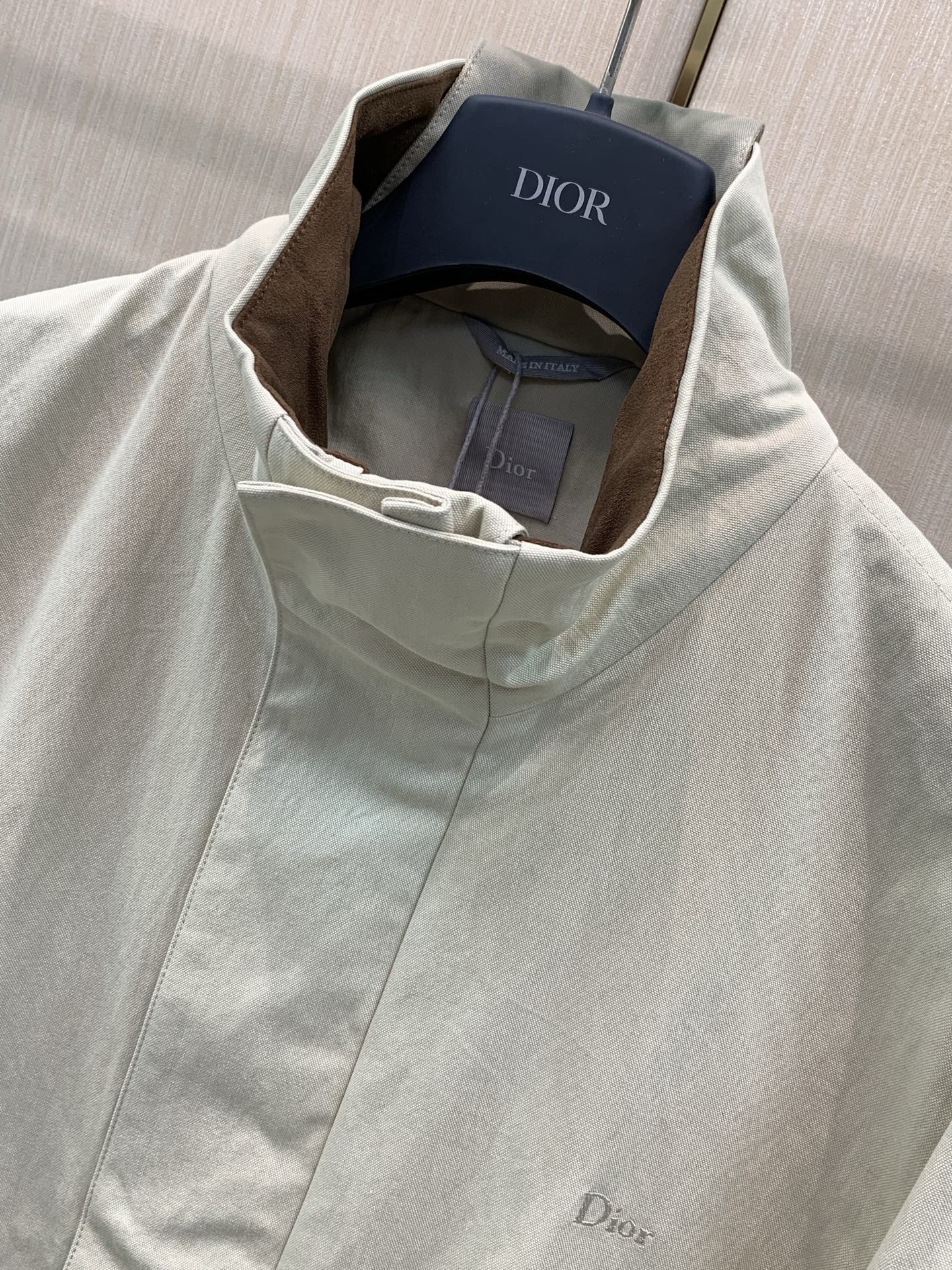 ，Dior 迪奥， 2026秋季新品，专柜同步有售，简约时尚休闲立领夹克外套，原版进口面料，舒适透气，顶级刺绣🪡工艺字母