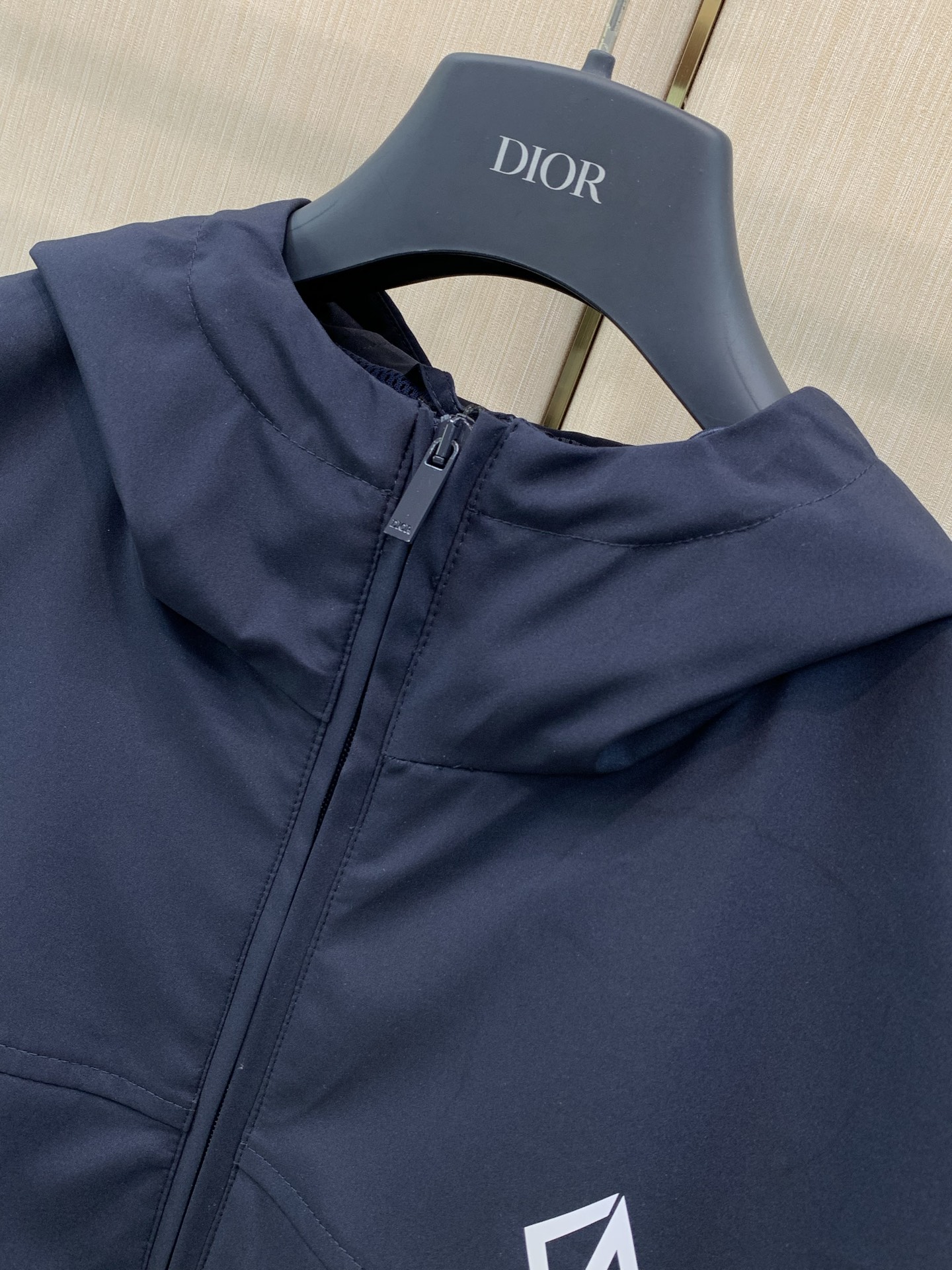 ，Dior 迪奥， 2026秋季新品，专柜同步有售，简约时尚休闲连帽夹克外套，原版进口面料，舒适透气，顶级印花工艺字母图