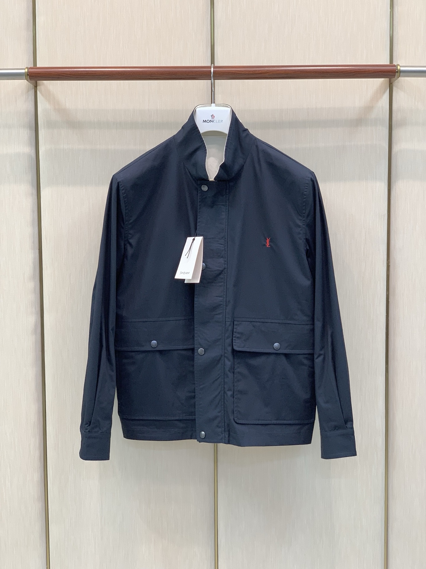 ，Saint Laurent 圣罗兰，2026秋季新品，时尚休闲立领两面穿夹克外套，专柜同步有售，原单狠货，采用进口原版