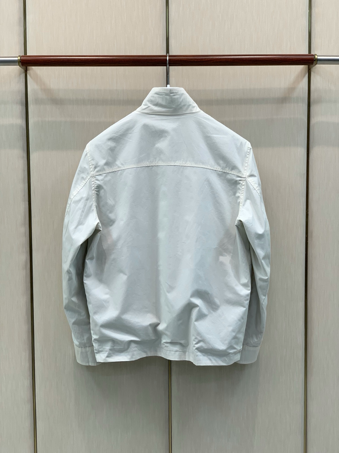 ,Saint Laurent 圣罗兰,2026秋季新品,时尚休闲立领两面穿夹克外套,专柜同步有售,原单狠货,采用进口原版 ,Saint Laurent 圣罗兰,2026秋季新品,时尚休闲立领两面穿夹克外套,专柜同步有售,原单狠货,采用进口原版