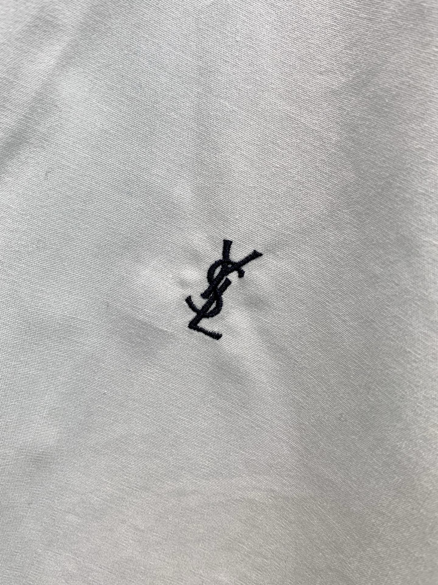 ,Saint Laurent 圣罗兰,2026秋季新品,时尚休闲立领两面穿夹克外套,专柜同步有售,原单狠货,采用进口原版 ,Saint Laurent 圣罗兰,2026秋季新品,时尚休闲立领两面穿夹克外套,专柜同步有售,原单狠货,采用进口原版